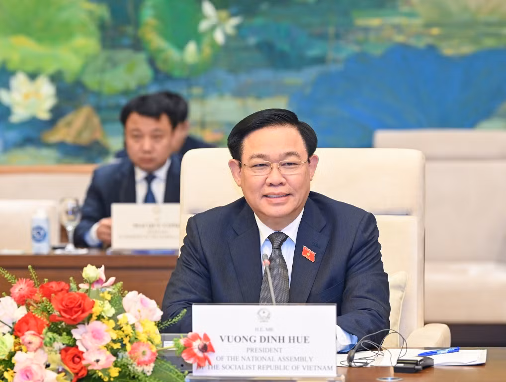 Chủ tịch Quốc hội Vương Đình Huệ phát biểu mở đầu cuộc tiếp.