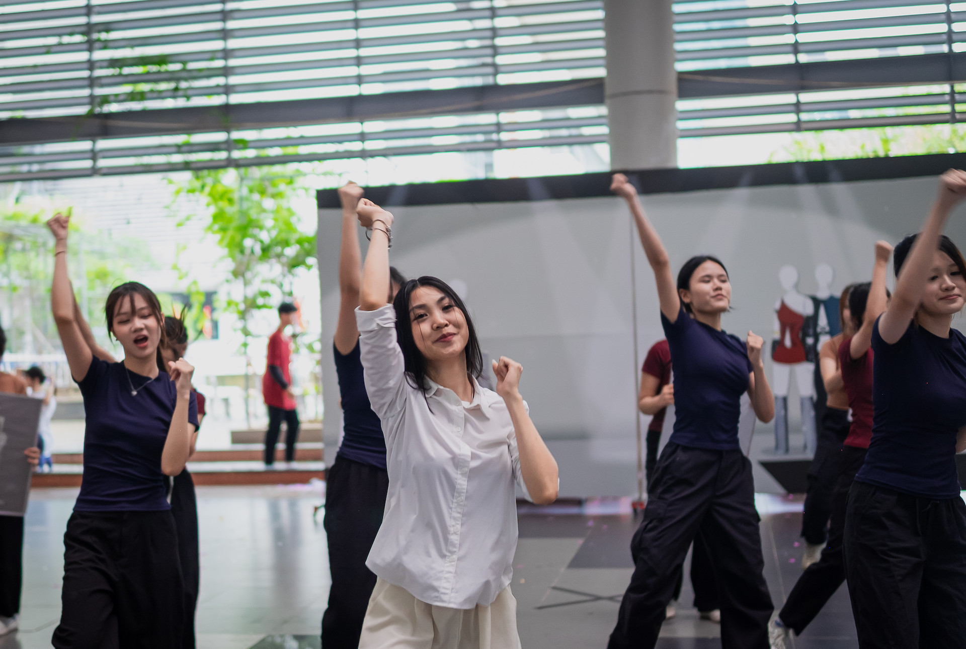 ... cũng như sự tự tin, từ đó lan tỏa tinh thần sáng tạo, nhân văn và nhiệt huyết của tuổi trẻ