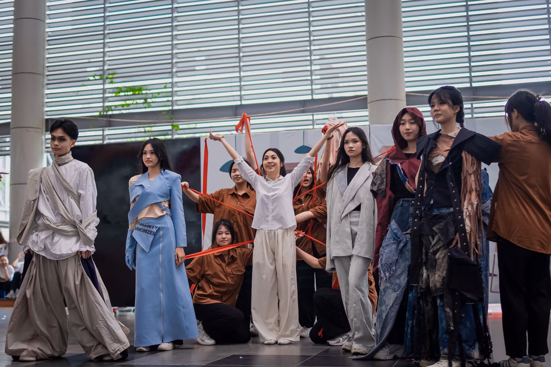 [Ảnh] Học sinh trường chuyên khoe tài trong Ngày hội nhảy múa ảnh 10