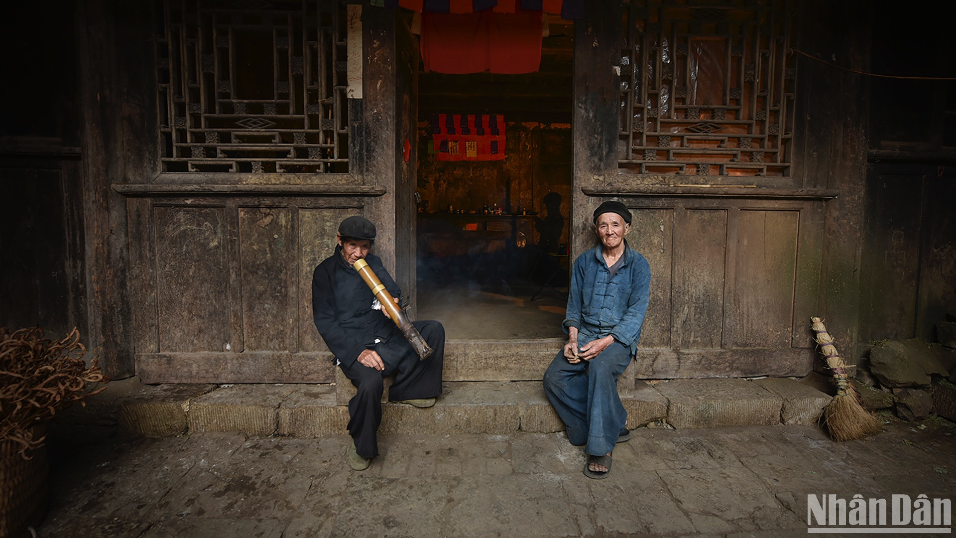 Gian chính đặt ban thờ tổ tiên. (Ảnh: VŨ LINH)