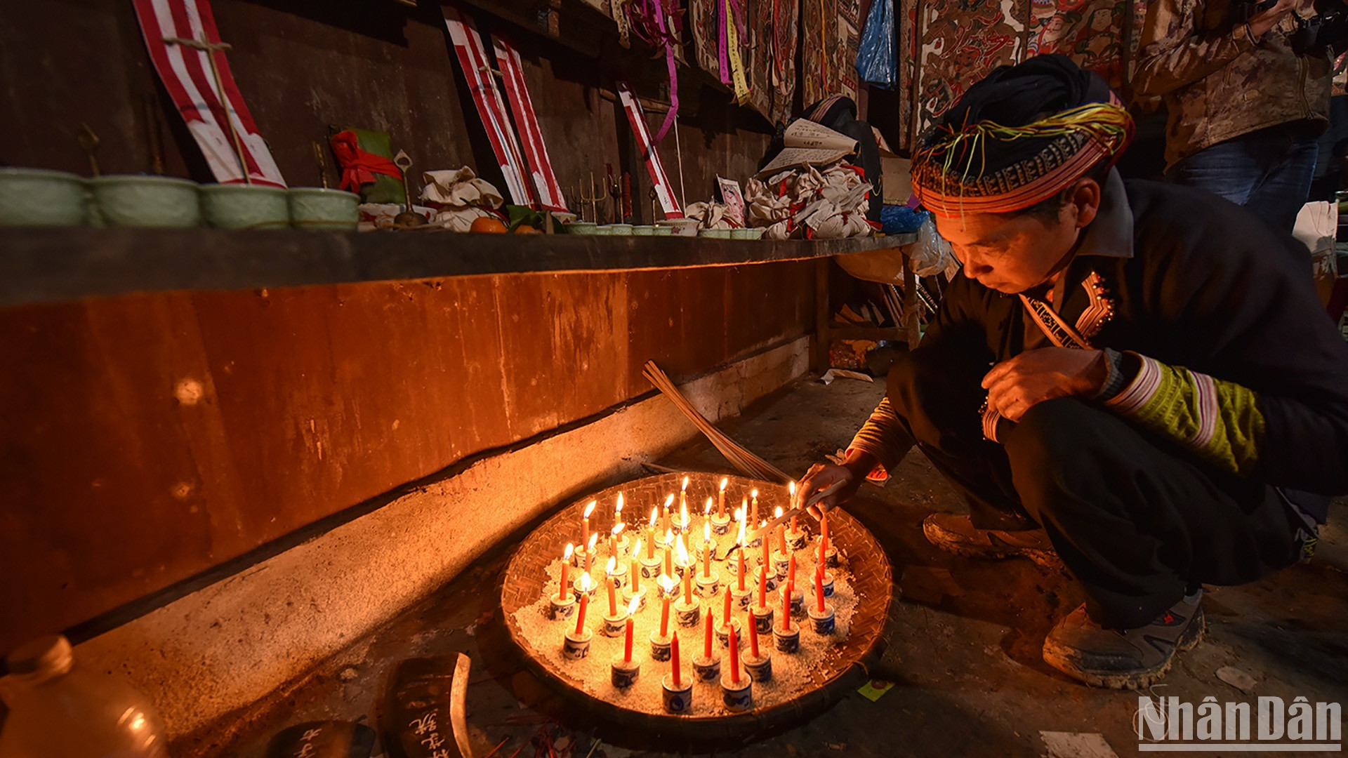 Vật phẩm trong lễ cấp sắc. (Ảnh: VŨ LINH)