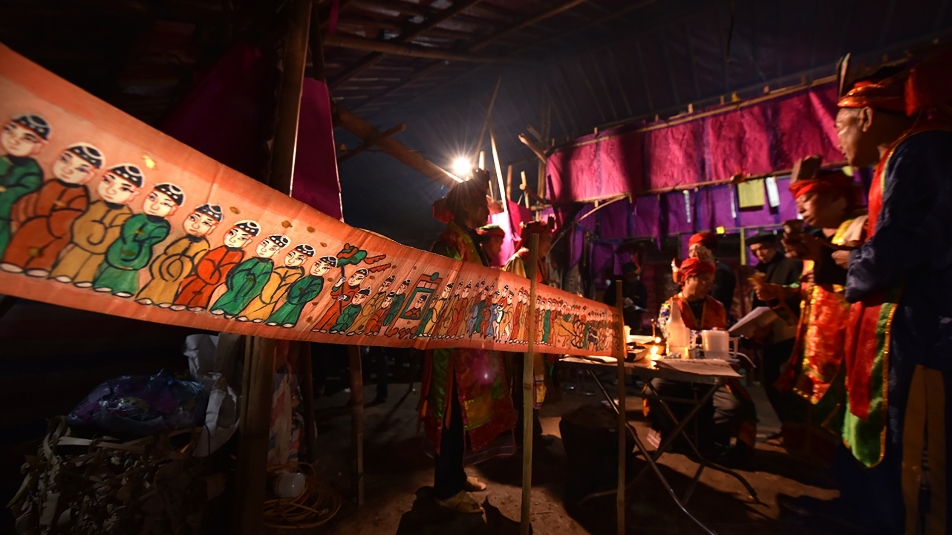 Những vị thần theo quan niệm của người Dao đỏ ở xã Mỏ Vàng. (Ảnh: VŨ LINH)