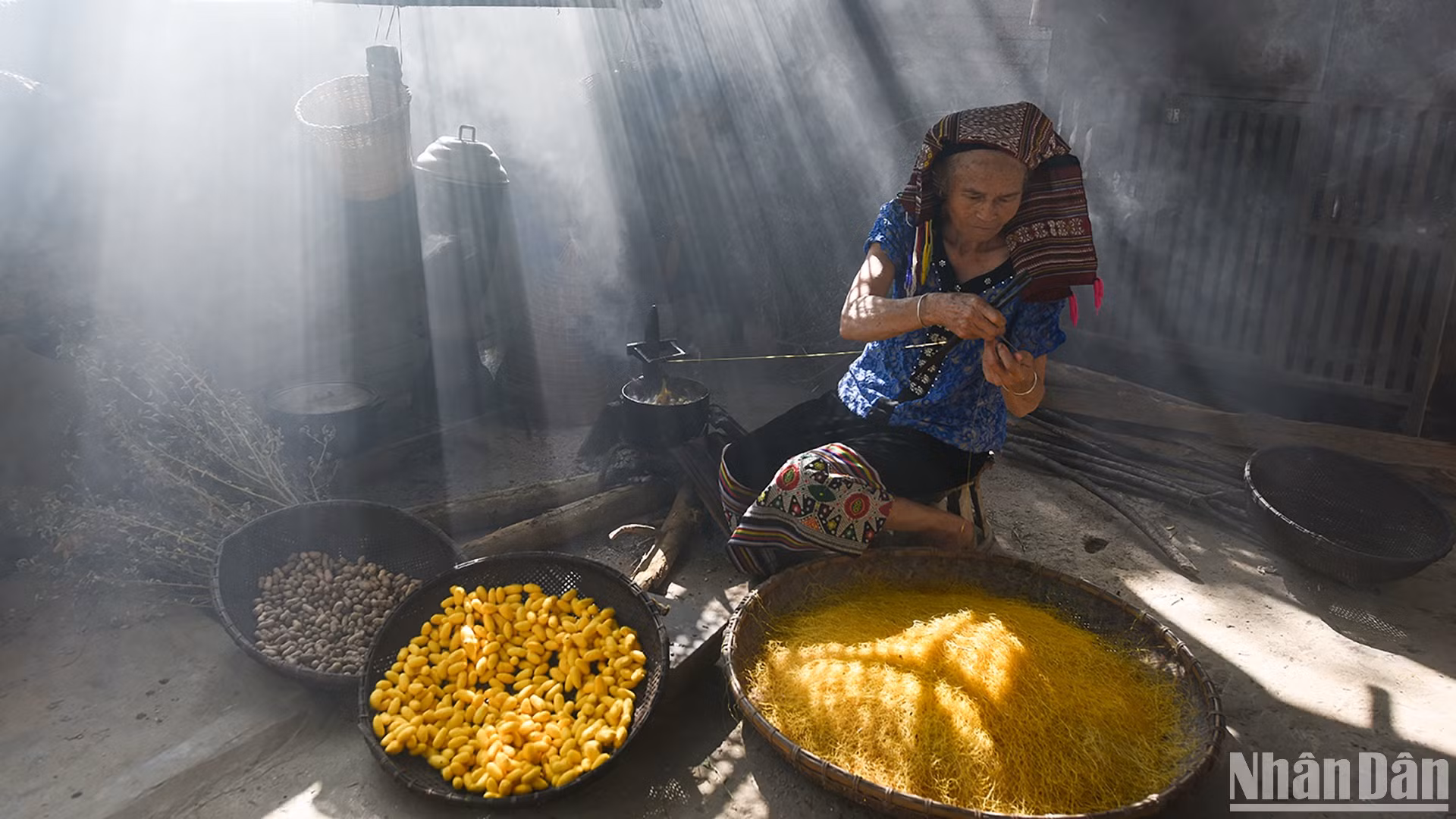 Trồng dâu, nuôi tằm là nghề truyền thống ở bản Hoa Tiến. (Ảnh: VŨ LINH)