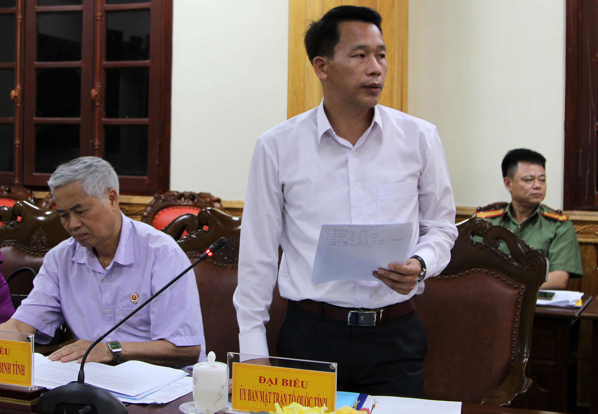 Các đại biểu chia sẻ ý kiến tại tọa đàm tăng cường công tác dân vận và thực hiện quy chế dân chủ.