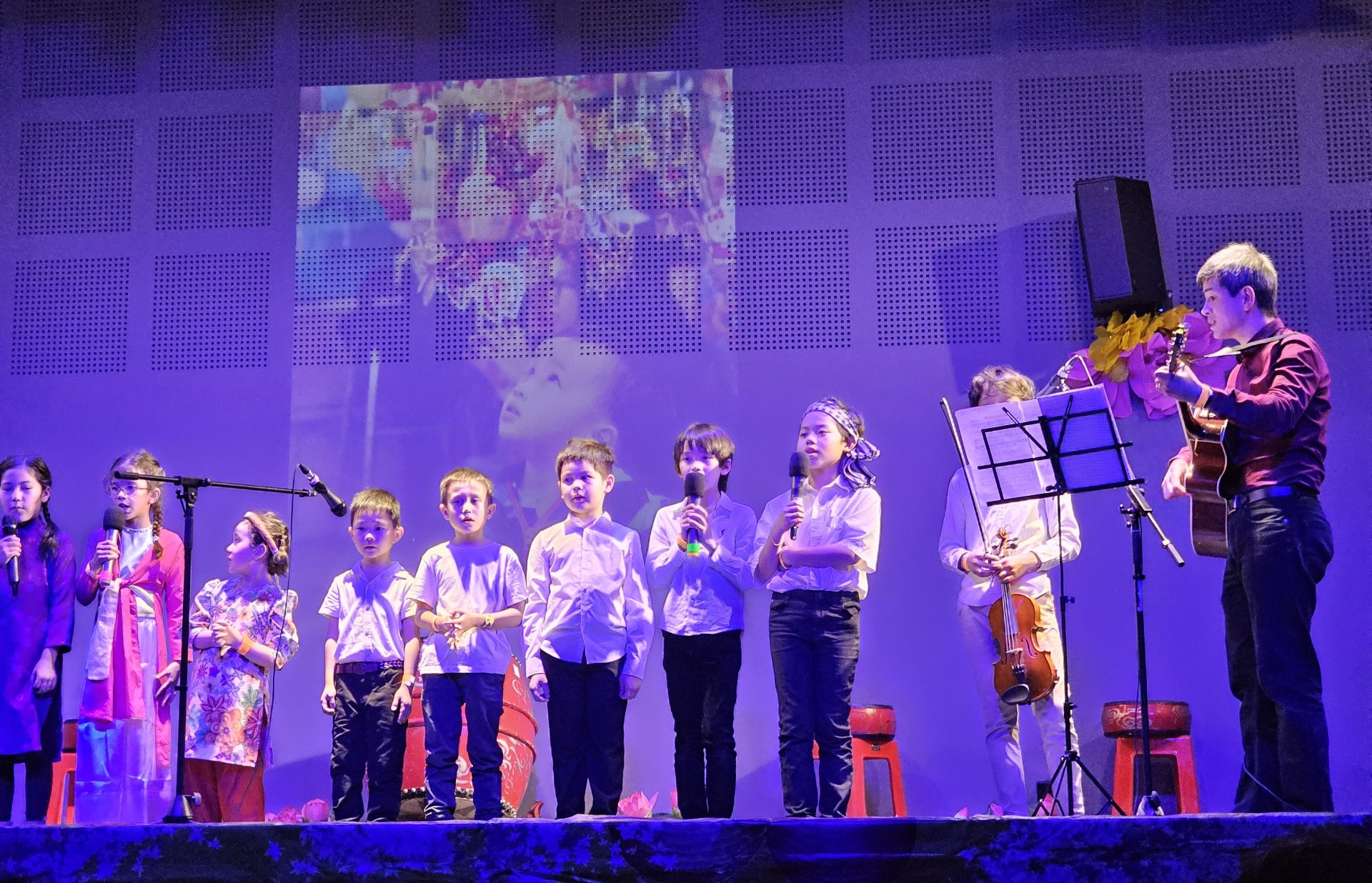 [Ảnh] Kiều bào tại Pháp chung vui Tết Trung thu ảnh 10