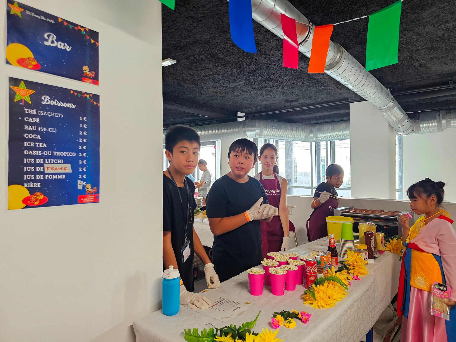 [Ảnh] Kiều bào tại Pháp chung vui Tết Trung thu ảnh 5