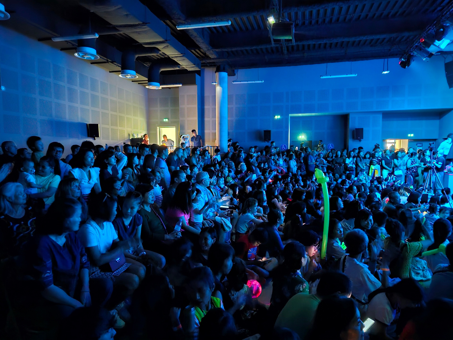 [Ảnh] Kiều bào tại Pháp chung vui Tết Trung thu ảnh 13