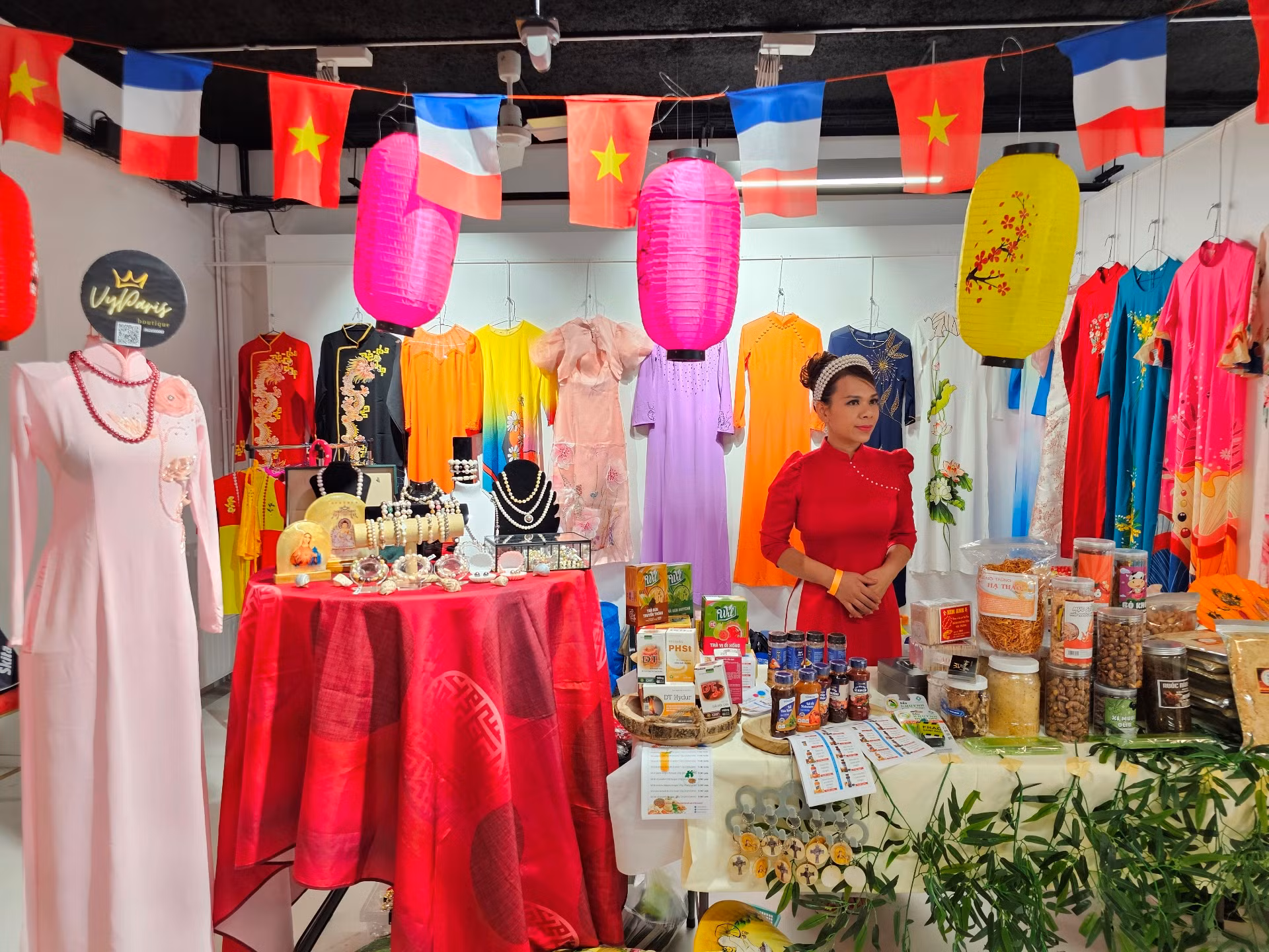 [Ảnh] Kiều bào tại Pháp chung vui Tết Trung thu ảnh 4