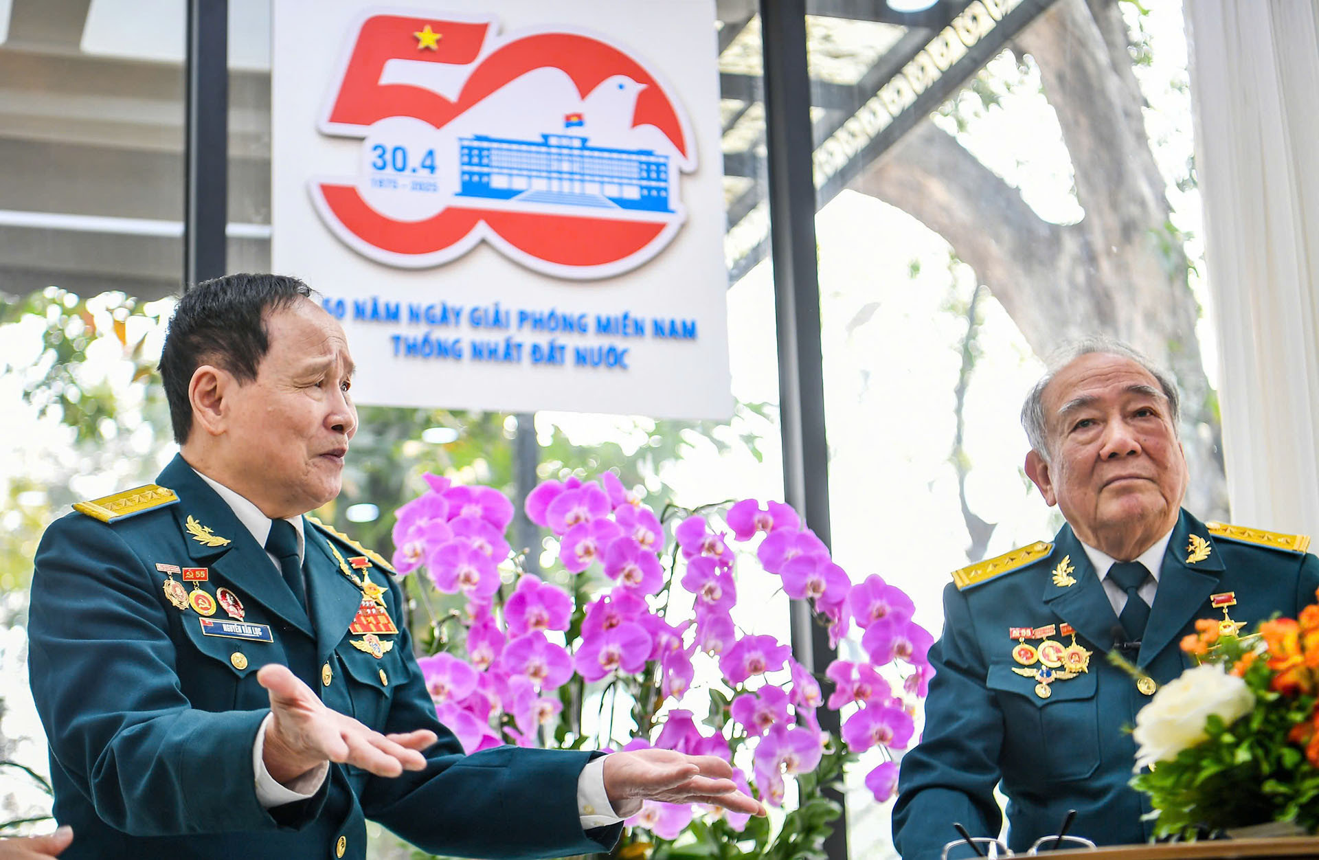 Hai thành viên của Phi đội Quyết thắng: Đại tá Nguyễn Văn Lục và Đại tá Hán Văn Quảng.