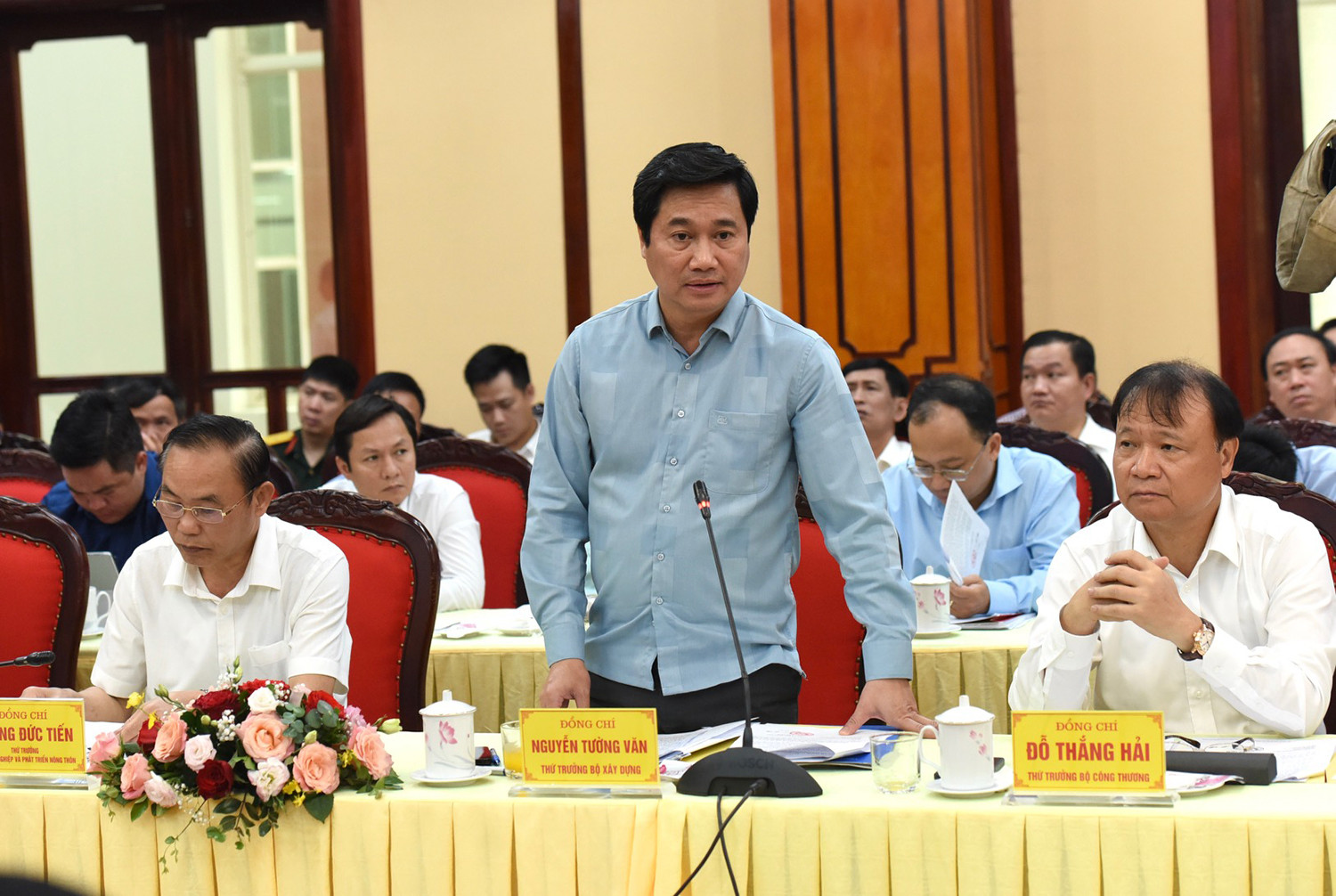 Thứ trưởng Xây dựng Nguyễn Tường Văn phát biểu.