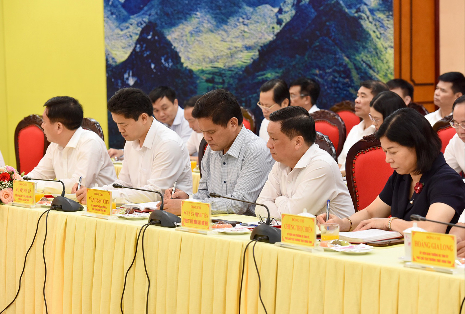 Đại diện lãnh đạo tỉnh Hà Giang tham dự buổi làm việc.