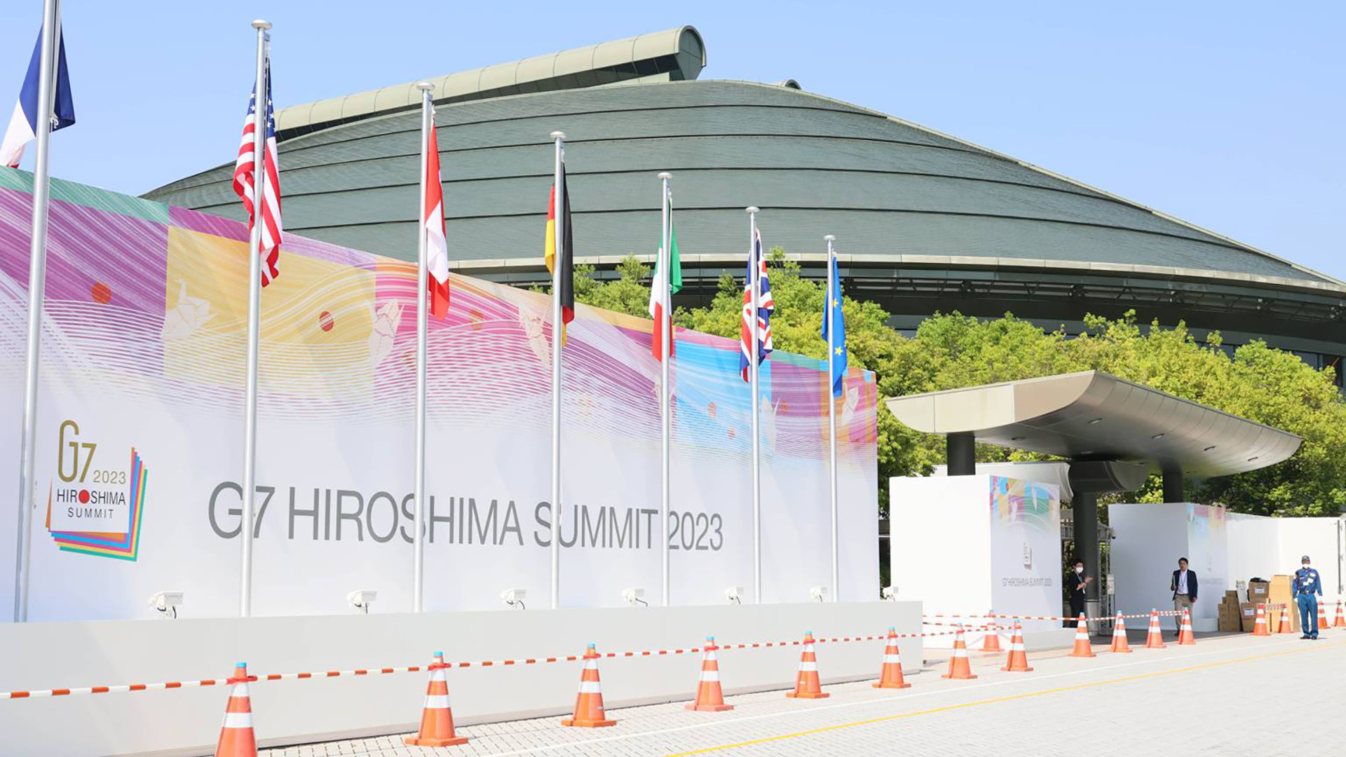 Hội nghị diễn ra từ ngày 19-21/5, quy tụ các nhà lãnh đạo của các quốc gia phát triển hàng đầu thế giới, gồm: Tổng thống Mỹ Joe Biden, Tổng thống Pháp Emmanuel Macron, Thủ tướng Đức Olaf Scholz, Thủ tướng Anh Rishi Sunak, Thủ tướng Italia Giorgia Meloni, Thủ tướng Canada Justin Trudeau, Chủ tịch Hội đồng châu Âu Charles Michel, Chủ tịch Ủy ban châu Âu (EC) Ursula von der Leyen và Thủ tướng nước chủ nhà Nhật Bản Kishida Fumio. (Ảnh: g7hiroshima)
