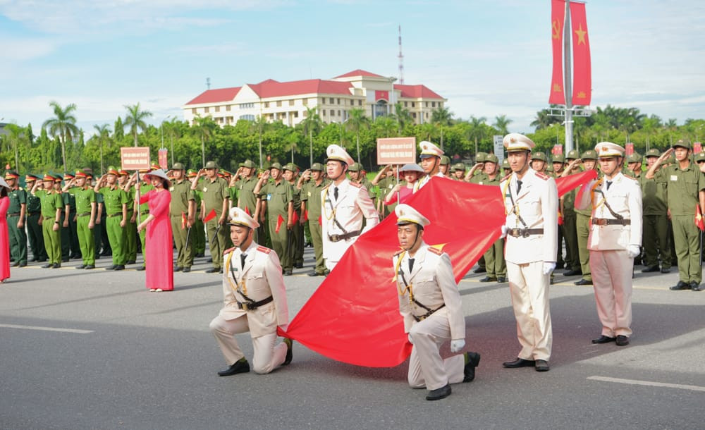 Quyết tâm tiếp tục bảo đảm an ninh trật tự cho nhân dân trên toàn tỉnh.