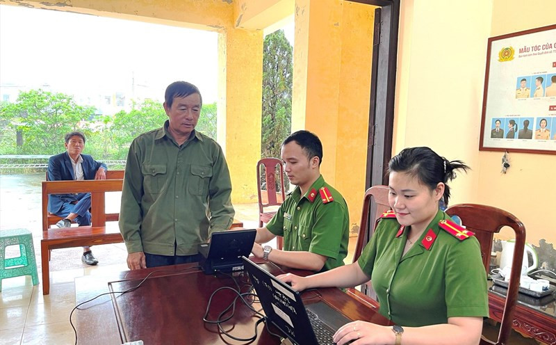 Nhiều thủ tục hành chính giải quyết cho người dân được cải cách mang lại hiệu quả cao.