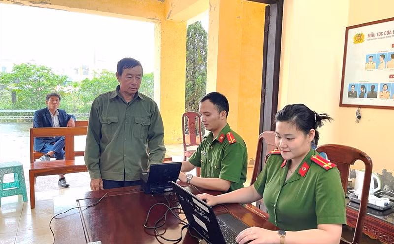 Nhiều thủ tục hành chính giải quyết cho người dân được cải cách mang lại hiệu quả cao.