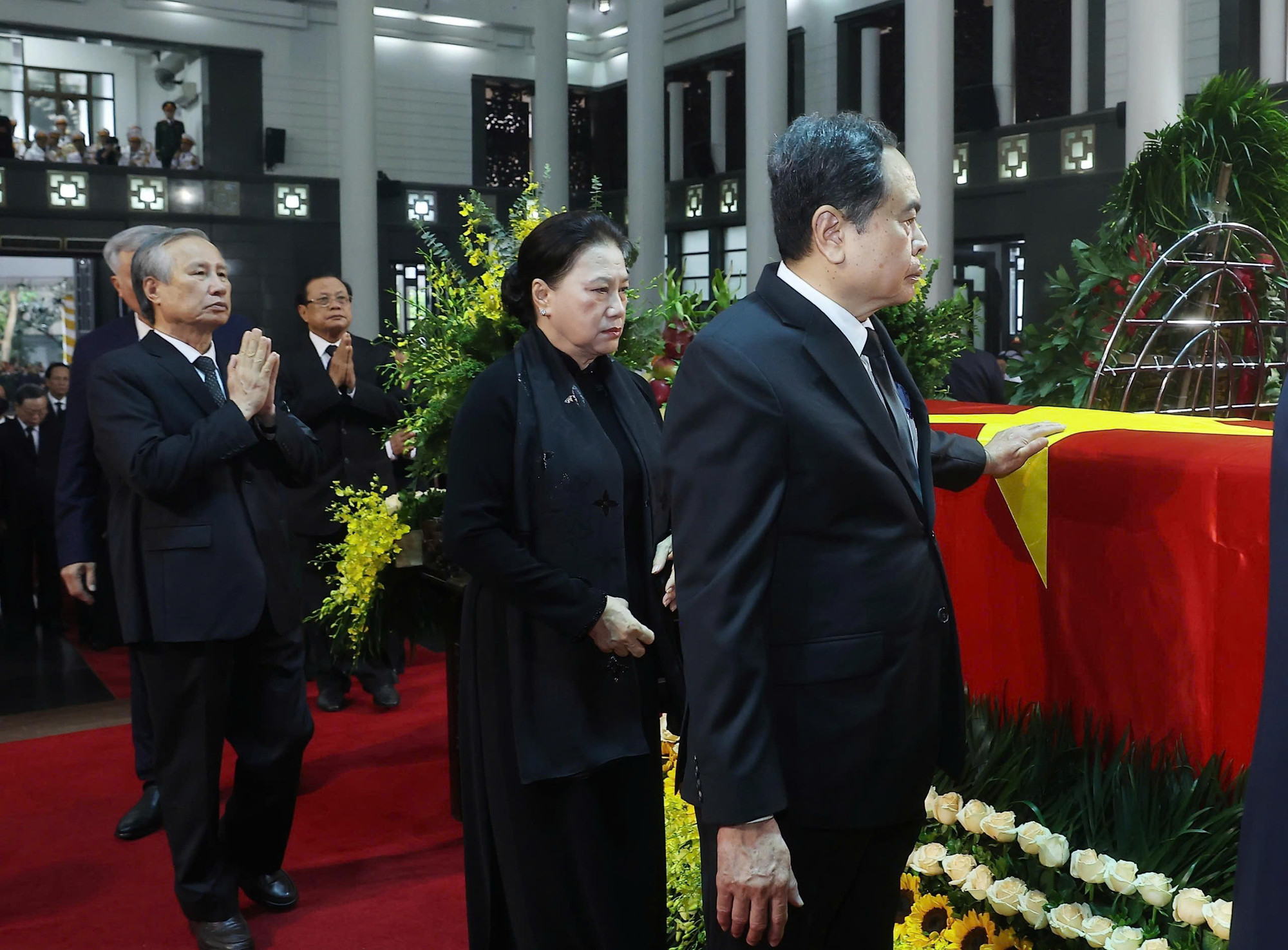 Đoàn Ban Chấp hành Trung ương Đảng do Tổng Bí thư Tô Lâm dẫn đầu vào viếng nguyên Chủ tịch nước Trần Đức Lương. (Ảnh: TTXVN)