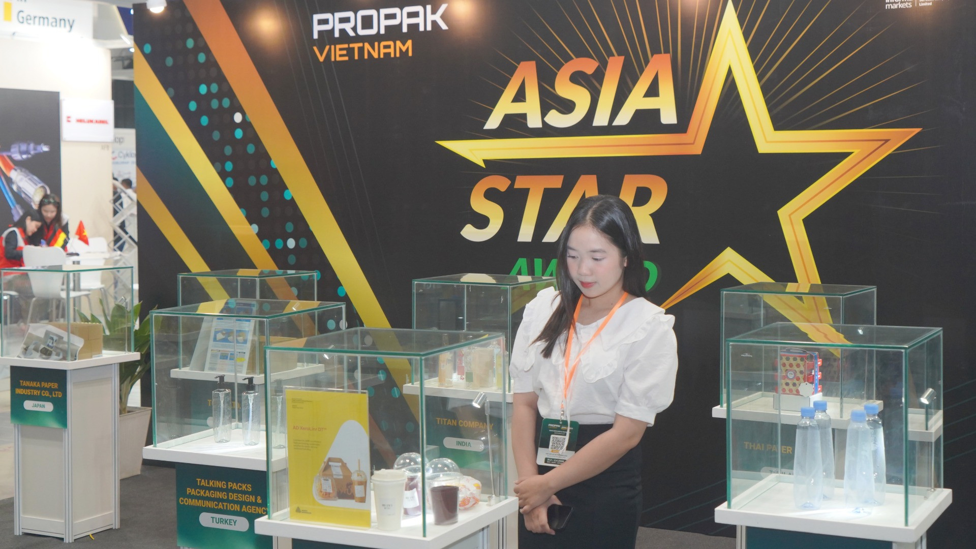 Bên cạnh không gian trưng bày triển lãm, ProPak Vietnam 2025 còn đặc biệt chú trọng cập nhật kiến thức và xu hướng chuyên ngành thông qua hội thảo quốc tế, hội thảo chuyên ngành, tập trung khai thác những chủ đề quan trọng như chính sách và giải pháp thực tiễn trong ngành bao bì hướng tới Net Zero, đổi mới công nghệ trong ngành đồ uống, giải pháp logistics lạnh bền vững cho ngành thực phẩm, cũng như xu hướng chế biến và bao gói xanh.