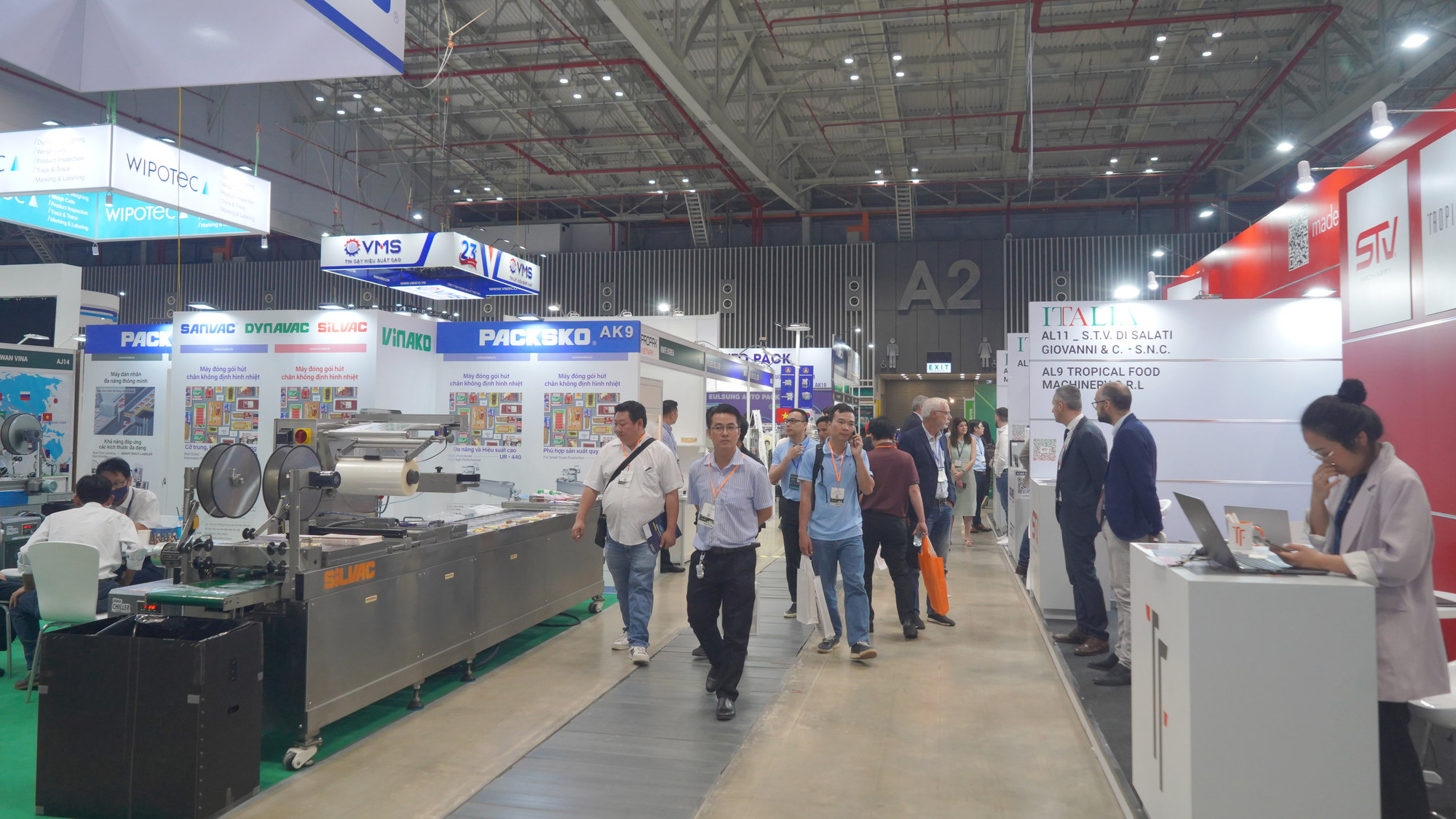 Sự kiện năm nay mở rộng diện tích trưng bày lên đến 13.000m2, quy tụ hơn 410 doanh nghiệp quốc tế nổi tiếng đến từ 29 quốc gia và vùng lãnh thổ: Anh, Pháp, Đức, Thụy Sĩ, Hà Lan, Thổ Nhĩ Kỳ, Australia, Singapore, Hàn Quốc, Nhật Bản, Việt Nam, Đài Loan (Trung Quốc)…