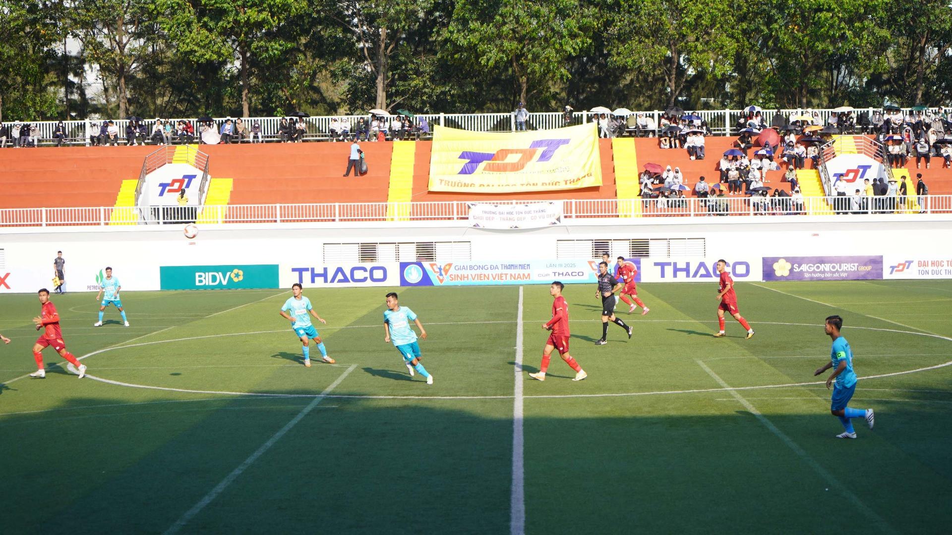 Vòng chung kết giải bóng đá Thanh niên sinh viên Việt Nam lần 3 2025 - cúp THACO chính thức khởi tranh. Vòng chung kết giải bóng đá Thanh niên sinh viên Việt Nam lần 3 2025 - cúp THACO chính thức khởi tranh.