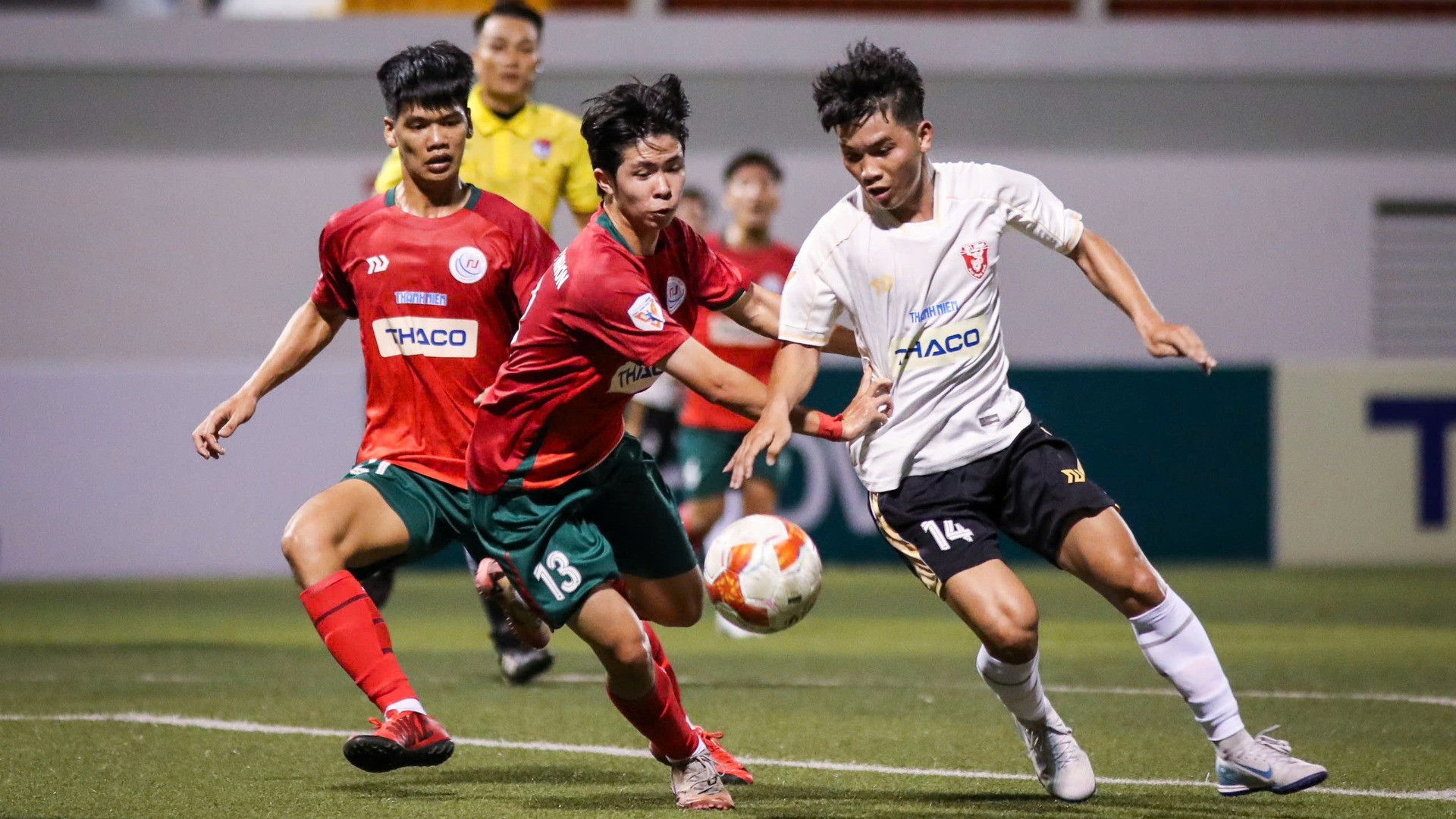 Đại học Huế (áo trắng) giao tranh kịch liệt với Đại học Quy Nhơn. Đại học Huế (áo trắng) giao tranh kịch liệt với Đại học Quy Nhơn.