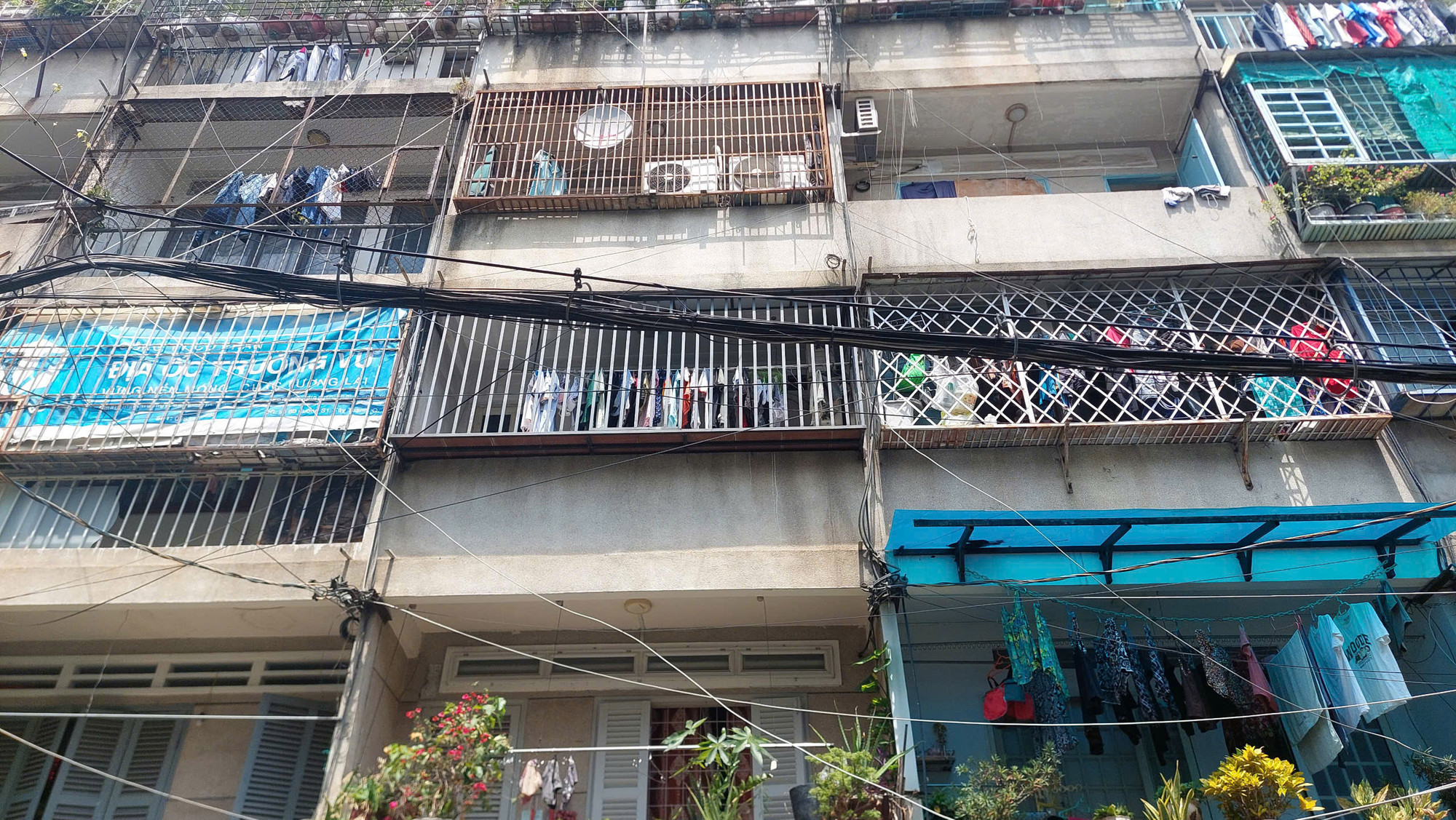 Hay chung cư 327/9 Nơ Trang Long, quận Bình Thạnh.