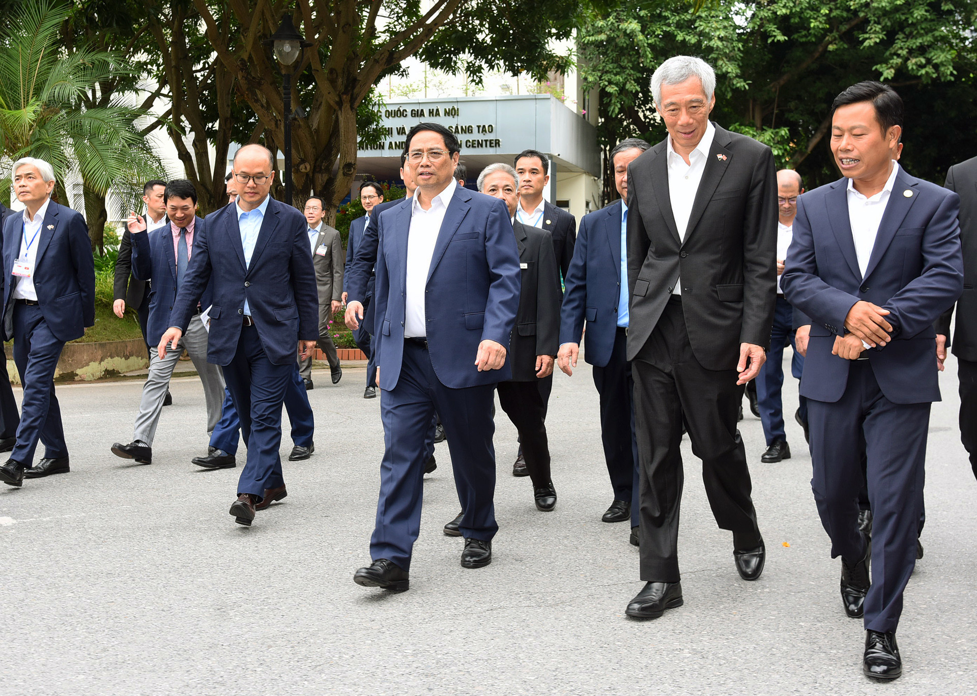Thủ tướng Phạm Minh Chính, Thủ tướng Singapore Lý Hiển Long thăm Đại học Quốc gia Hà Nội.