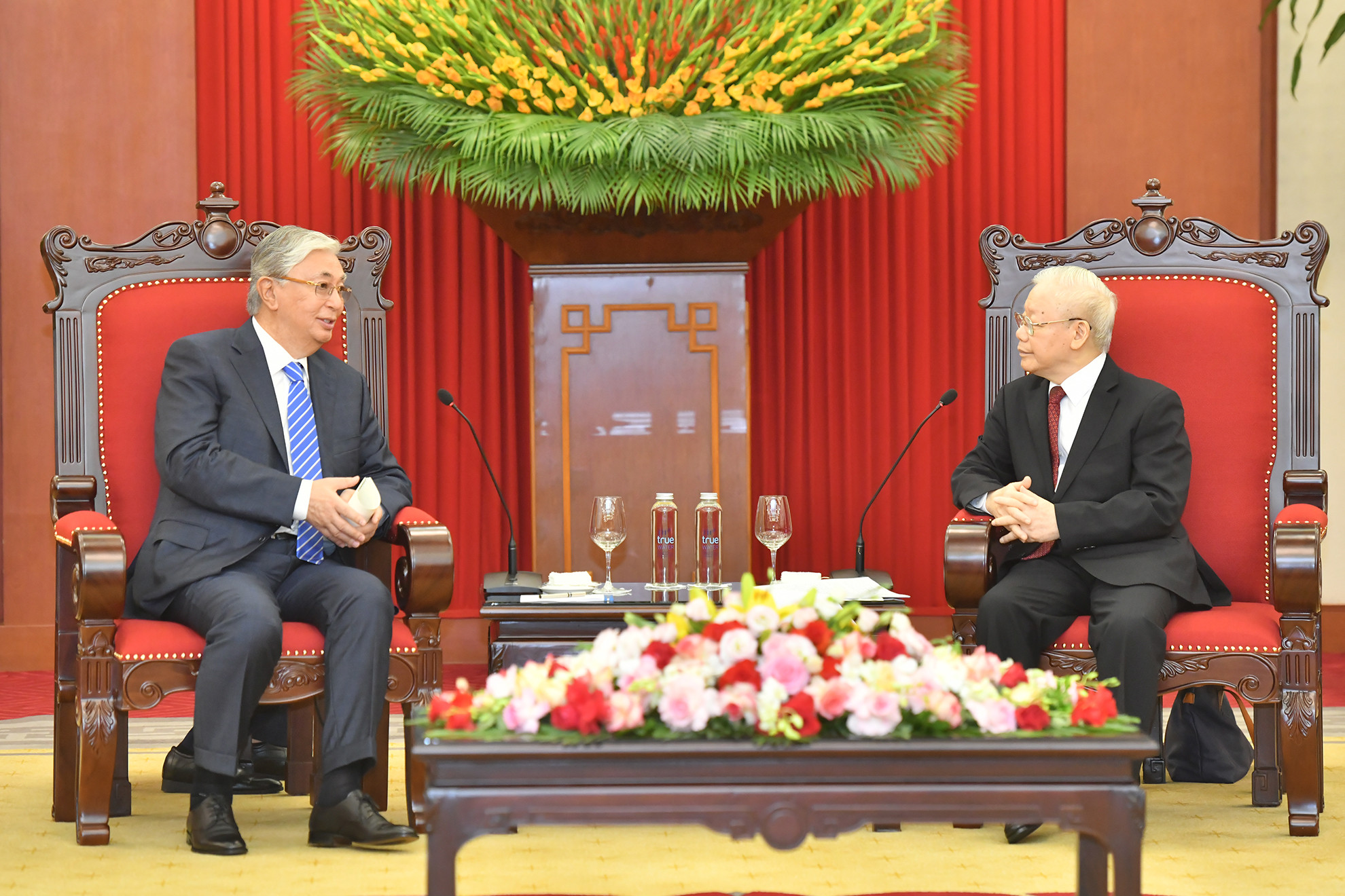 Tổng Bí thư Nguyễn Phú Trọng và Tổng thống Cộng hòa Kazakhstan Kassym-Jomart Tokayev tại buổi tiếp.