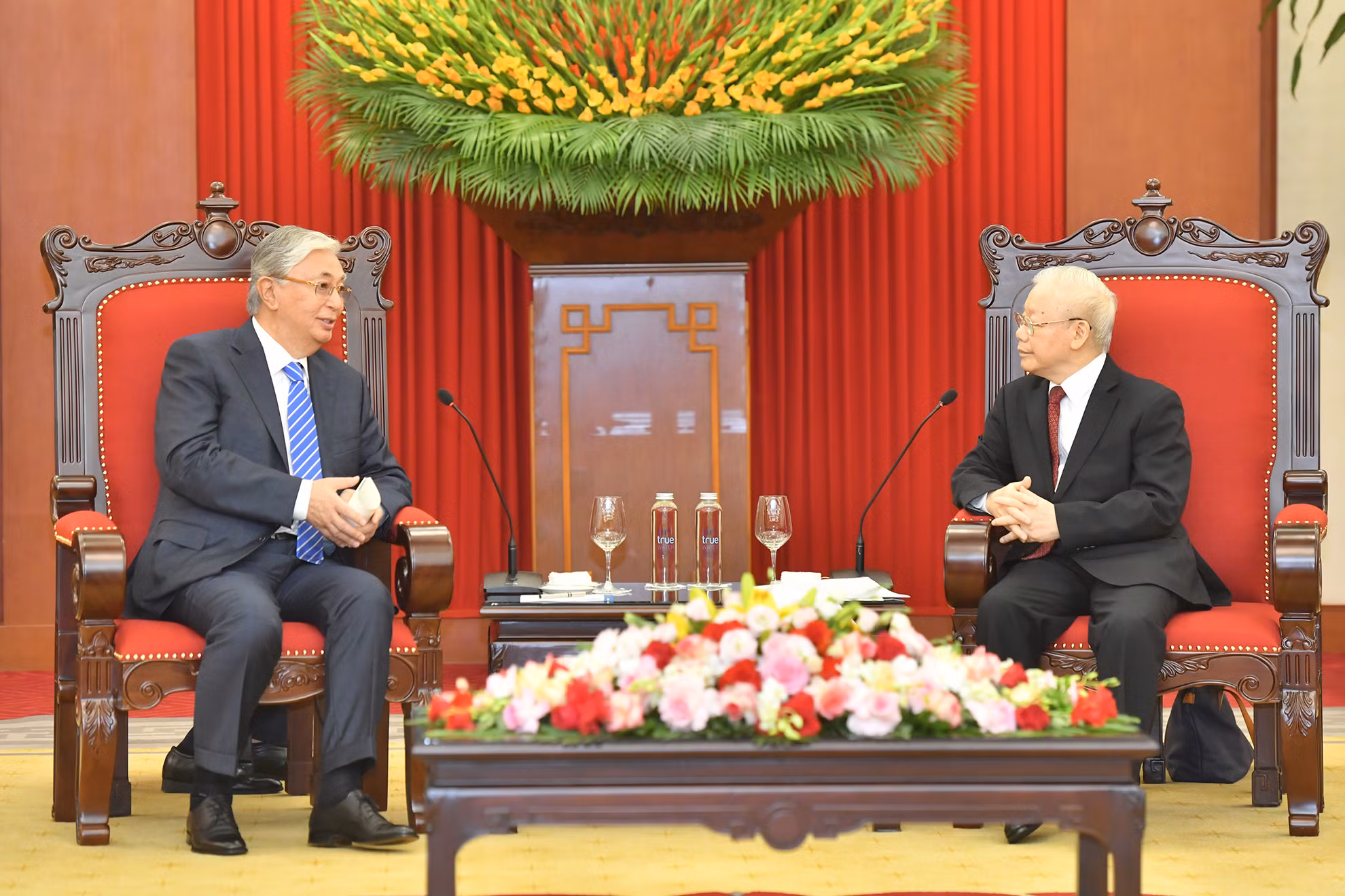 Tổng Bí thư Nguyễn Phú Trọng và Tổng thống Cộng hòa Kazakhstan Kassym-Jomart Tokayev tại buổi tiếp.