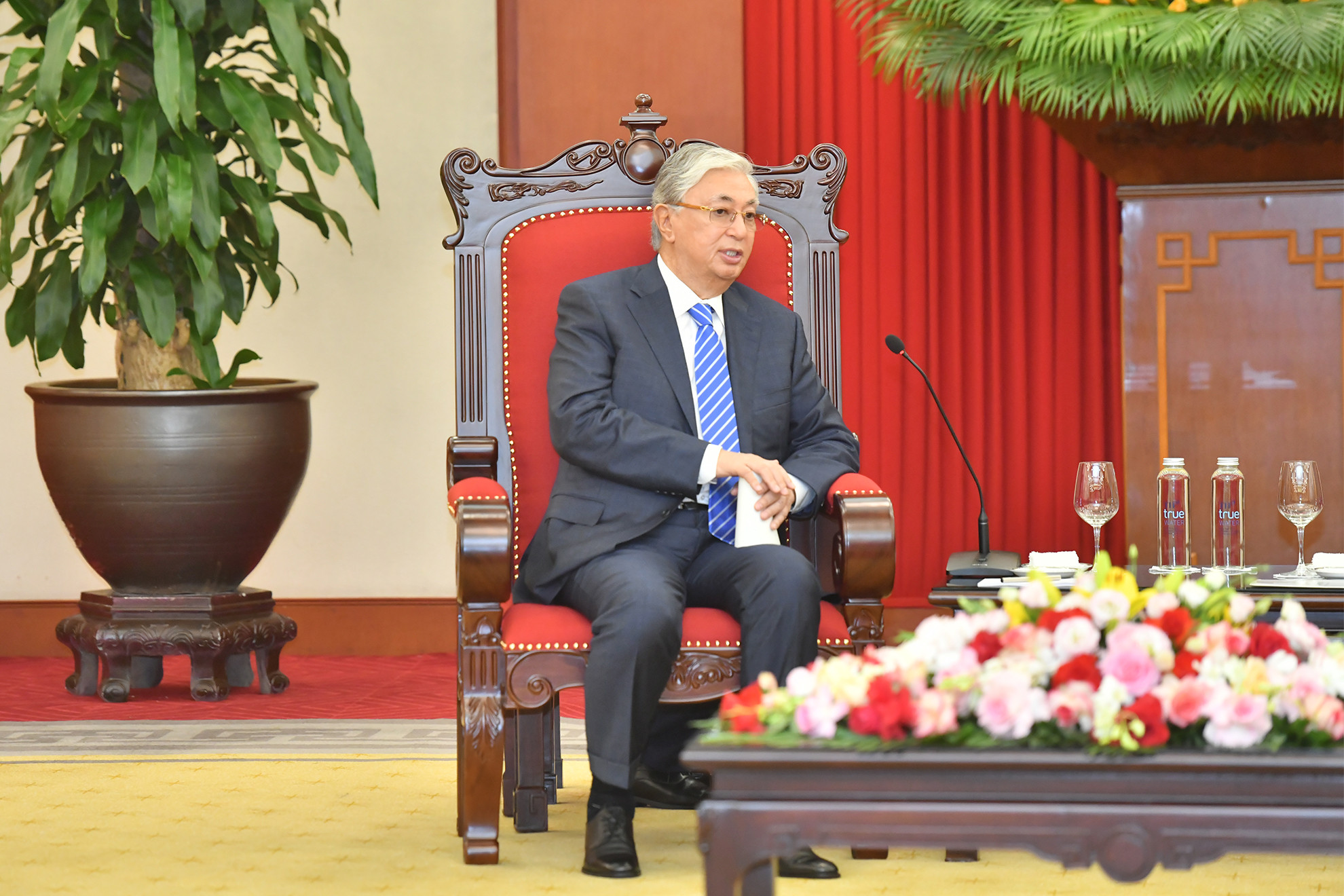 Tổng thống Cộng hòa Kazakhstan Kassym-Jomart Tokayev phát biểu tại buổi tiếp.