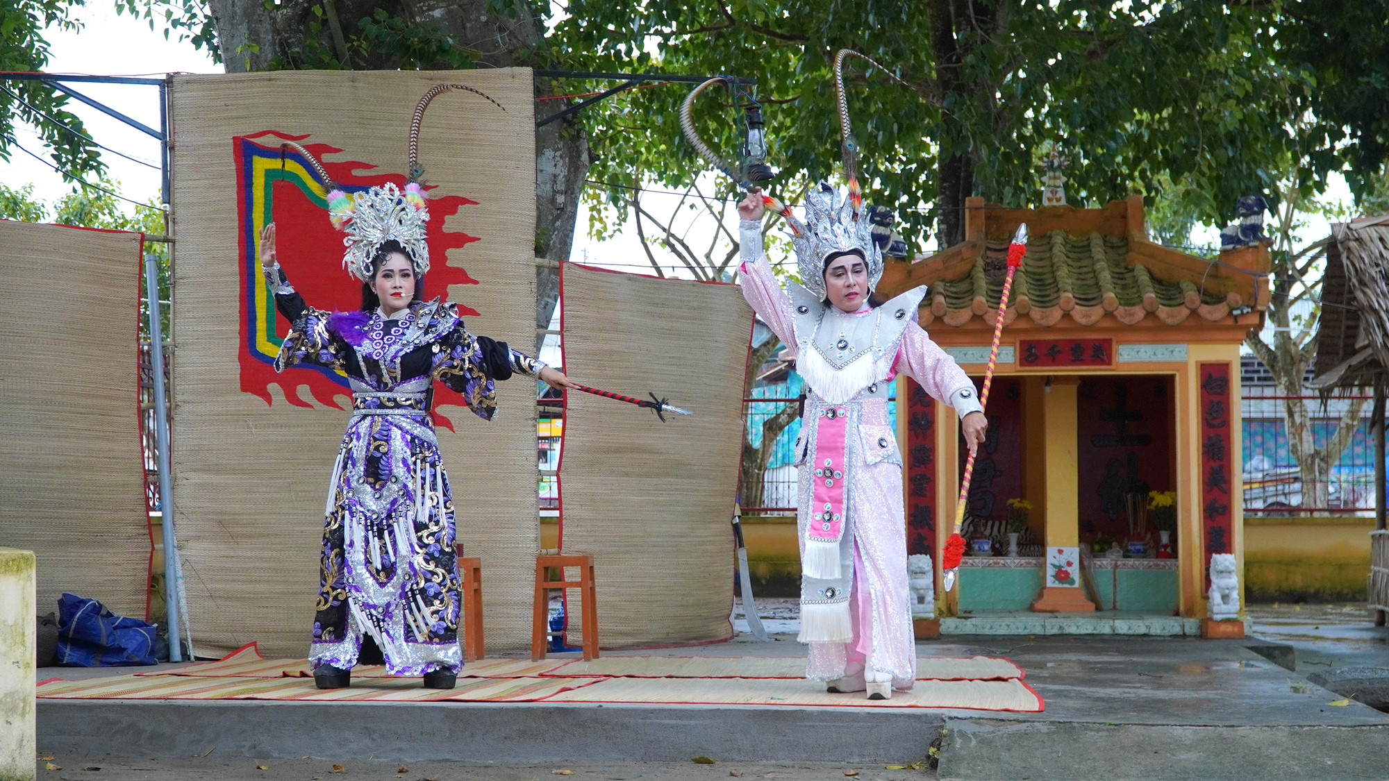 Biểu diễn tuồng cổ tại buổi tái hiện. (Ảnh: HỮU NGHĨA)