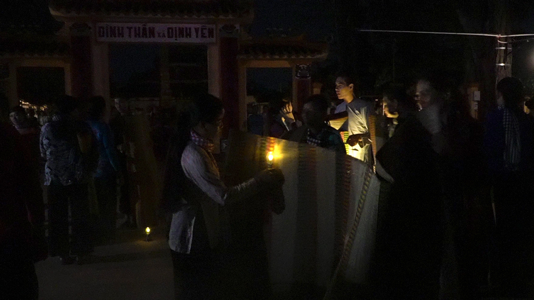 Thực cảnh tái hiện “Chợ ma Định Yên-Lấp Vò-Đồng Tháp”. (Ảnh: HỮU NGHĨA)