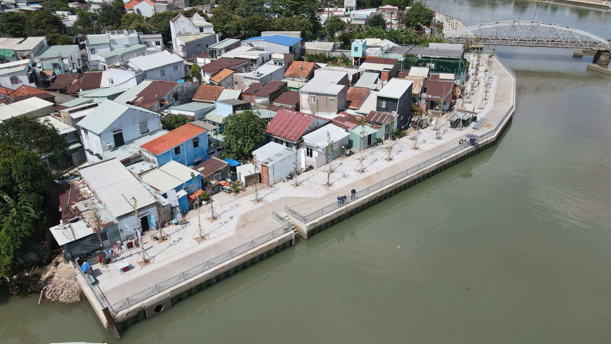 Người dân ven sông sẽ có thêm không gian sinh hoạt công cộng.