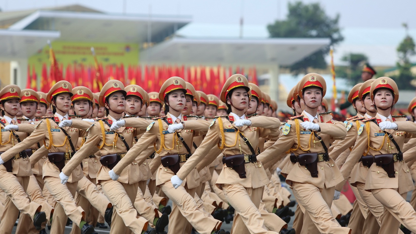 Khối nữ cảnh sát giao thông.
