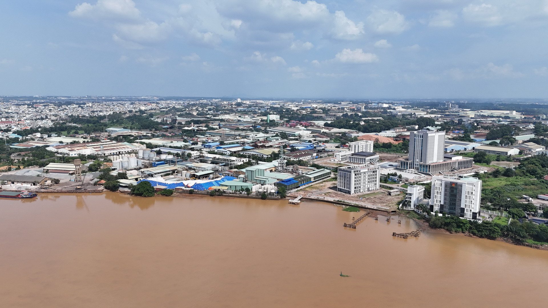 Tỉnh Đồng Nai lấy ý kiến của các đơn vị tư vấn, chuyên gia, cán bộ lão thành để tìm kiếm mô hình xây dựng khu Trung tâm chính trị-hành chính bảo đảm “Phù hợp-hiện đại-hiệu quả-thân thiện-biểu trưng”.