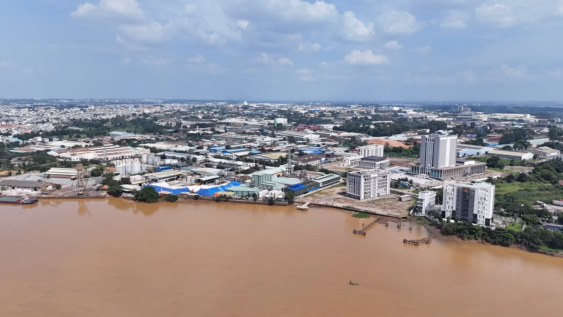 Tỉnh Đồng Nai lấy ý kiến của các đơn vị tư vấn, chuyên gia, cán bộ lão thành để tìm kiếm mô hình xây dựng khu Trung tâm chính trị-hành chính bảo đảm “Phù hợp-hiện đại-hiệu quả-thân thiện-biểu trưng”.