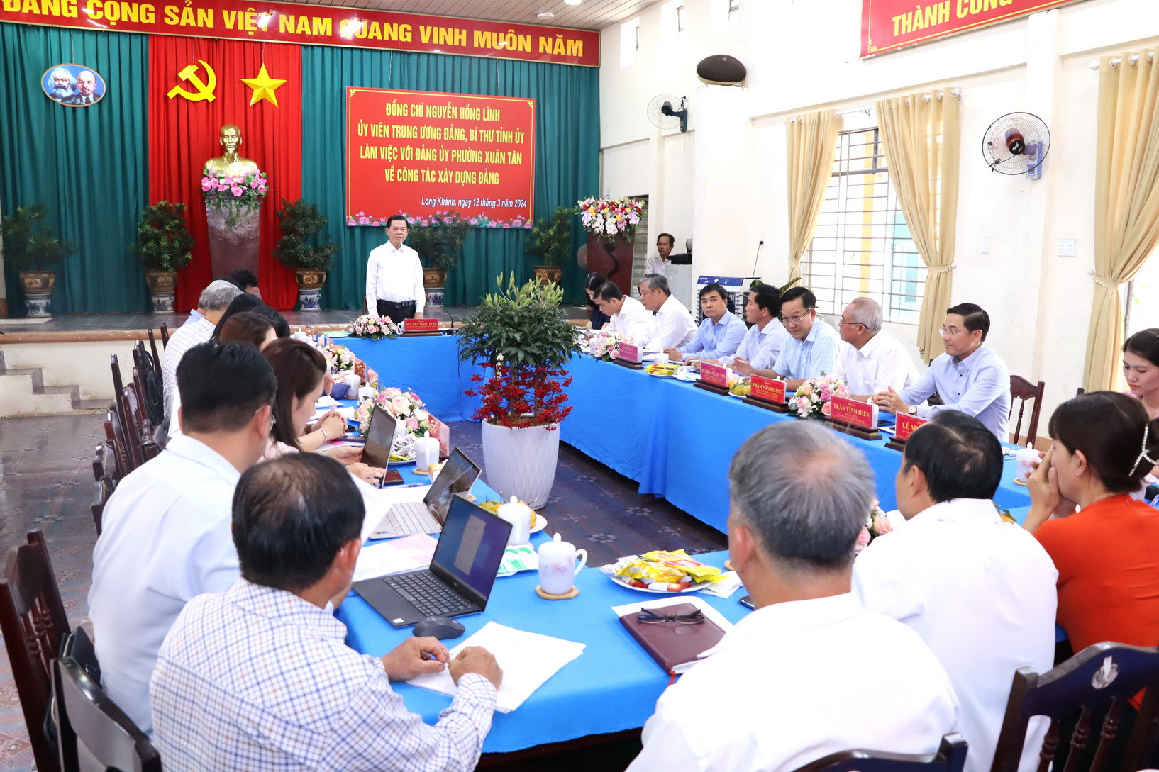 Long Khánh cũng là nơi mà tinh thần, thái độ phục vụ nhân dân của cán bộ công chức, viên chức được cho là tốt nhất của tỉnh Đồng Nai.