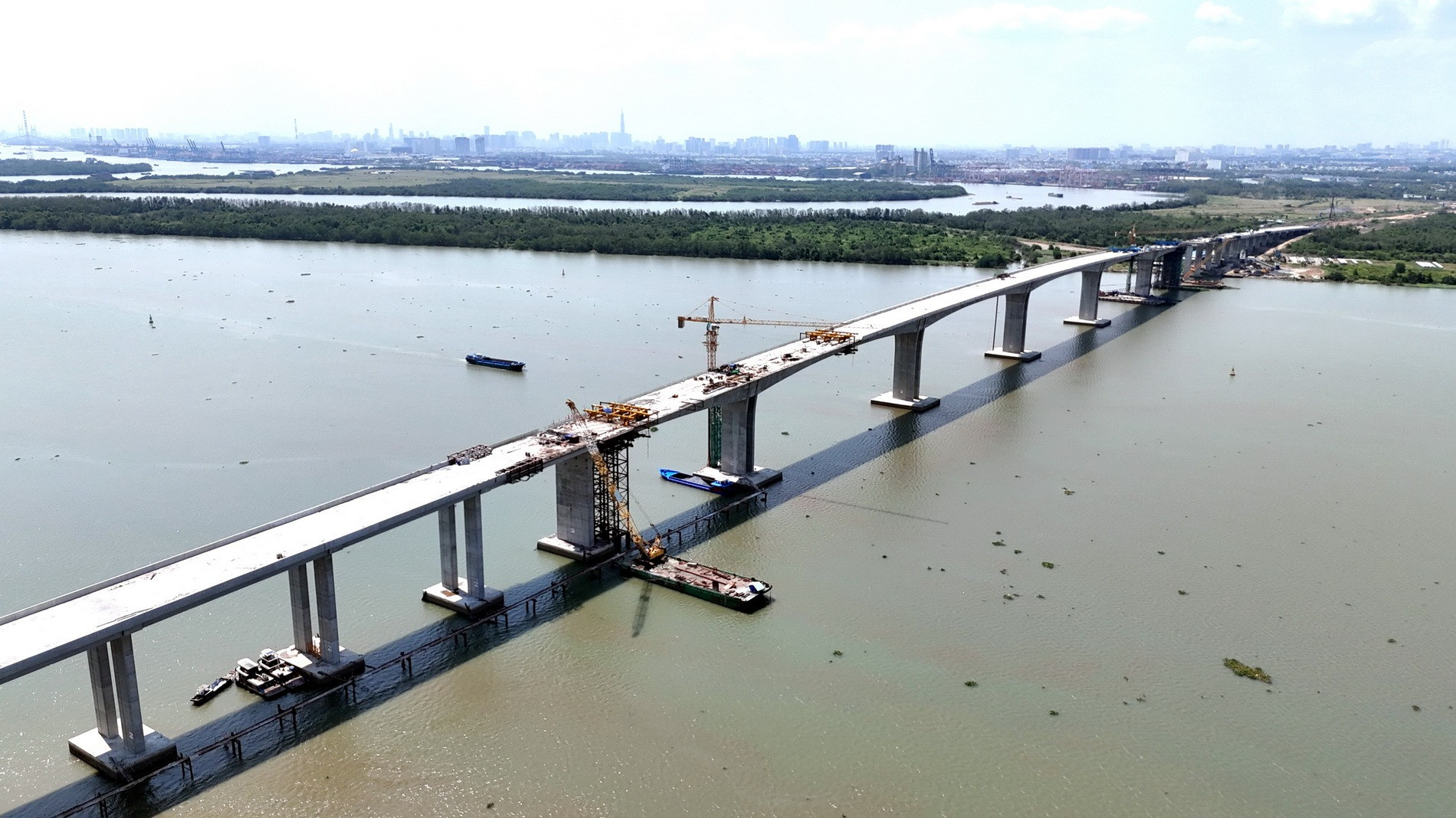 Cầu Nhơn Trạch thuộc dự án thành phần 1A, dự án Vành đai 3-Thành phố Hồ Chí Minh có mức đầu tư khoảng 1.800 tỷ đồng. Cầu có chiều dài hơn 2km, vượt sông Đồng Nai, nối huyện Nhơn Trạch (tỉnh Đồng Nai) với thành phố Thủ Đức (Thành phố Hồ Chí Minh).