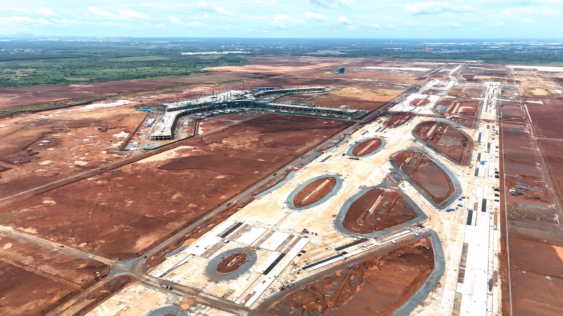 Dự kiến, gói thầu đường băng sân bay Long Thành sẽ hoàn thành vào ngày 30/4/2025, vượt tiến độ đề ra 3 tháng.