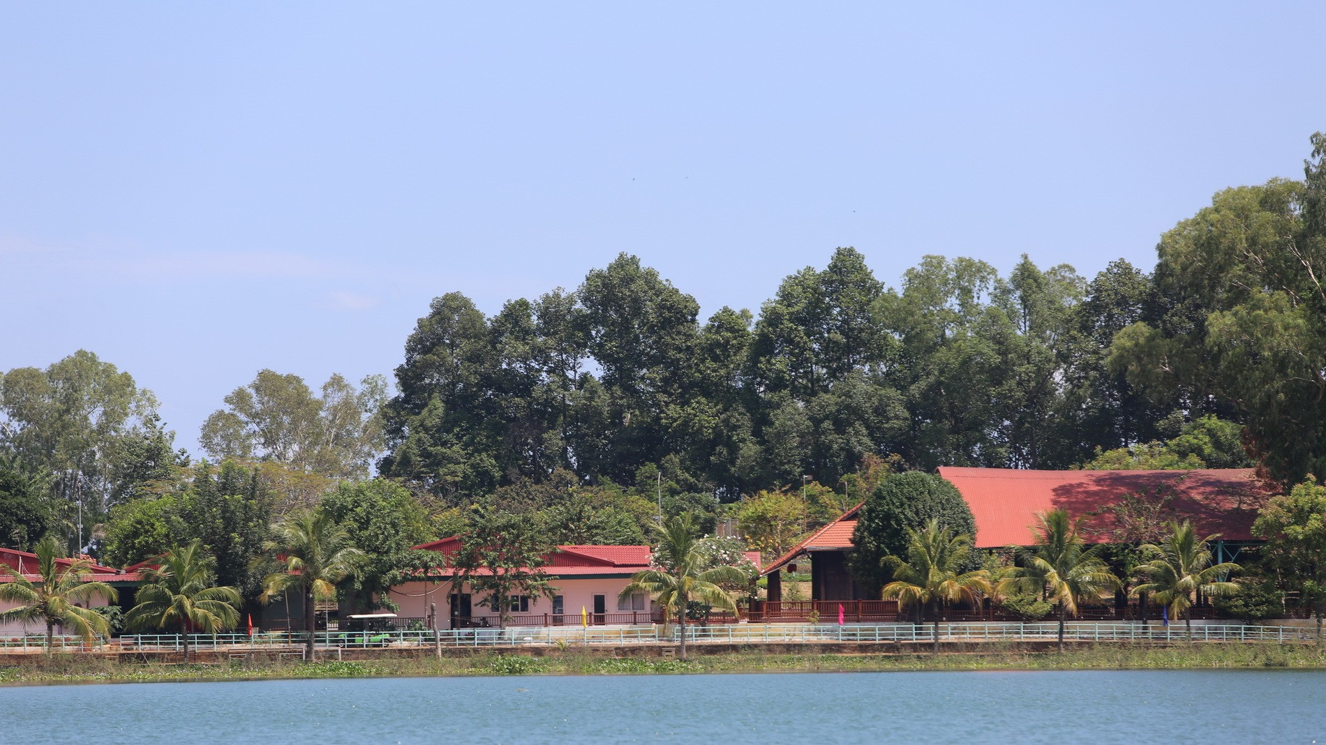 Tuy nhiên, vẫn không rõ vì lý do gì mà quyết định thu hồi đất được lãnh đạo Ủy ban nhân dân tỉnh Đồng Nai ký ban hành cách đây hơn 6 năm, nhưng nhùng nhằng kéo dài mãi đến bây giờ mới áp dụng vào thực tế.