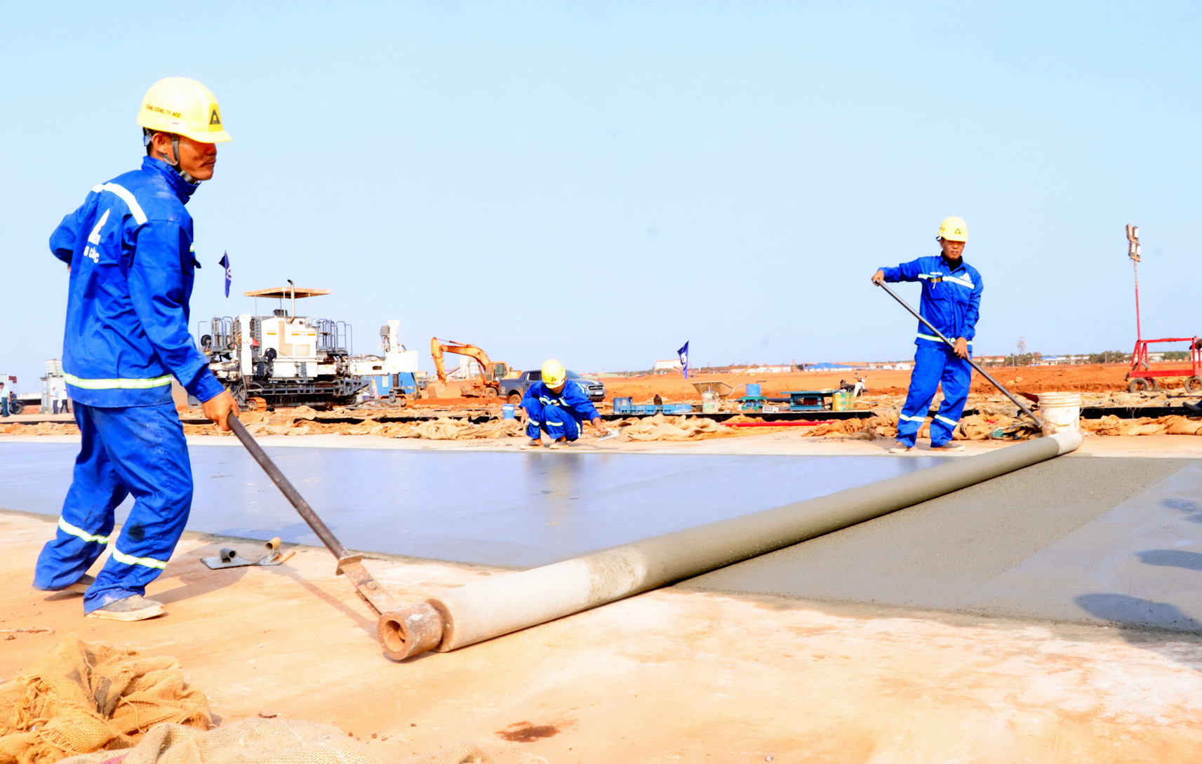 Theo mệnh lệnh của Thủ tướng Chính phủ Phạm Minh Chính tại chuyến thị sát ngày 14/2, năm 2024 này dự án sân bay Long Thành phải tăng tốc. Hiện nay, các gói thầu trên đại công trường đều tận dụng mùa khô tăng tốc thi công. Dự kiến, dự án sân bay Long Thành giai đoạn 1 sẽ hoàn thành, đưa vào hoạt động chính thức vào tháng 9/2026.