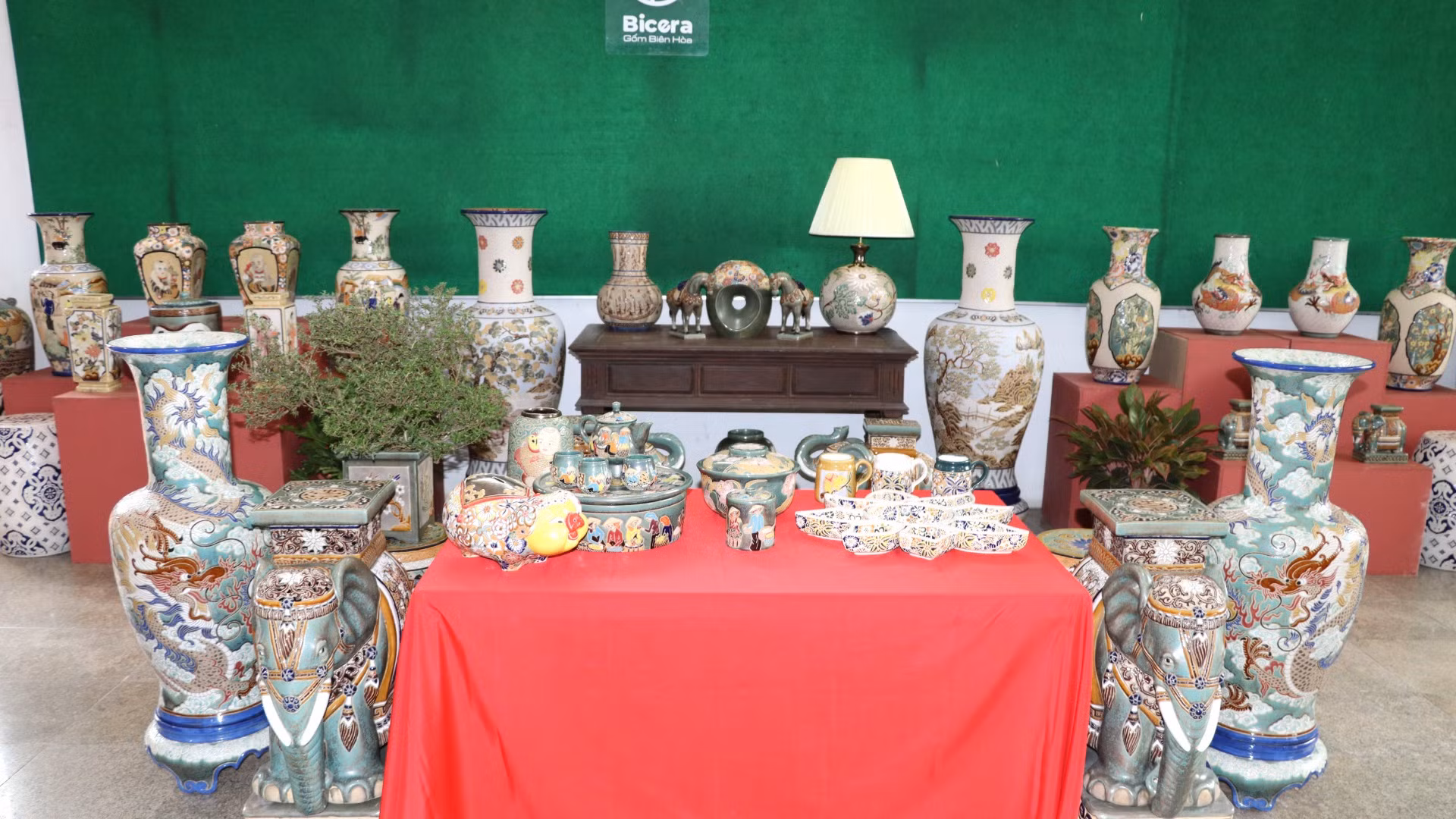 [Ảnh] Triển lãm gốm Biên Hòa xưa và nay