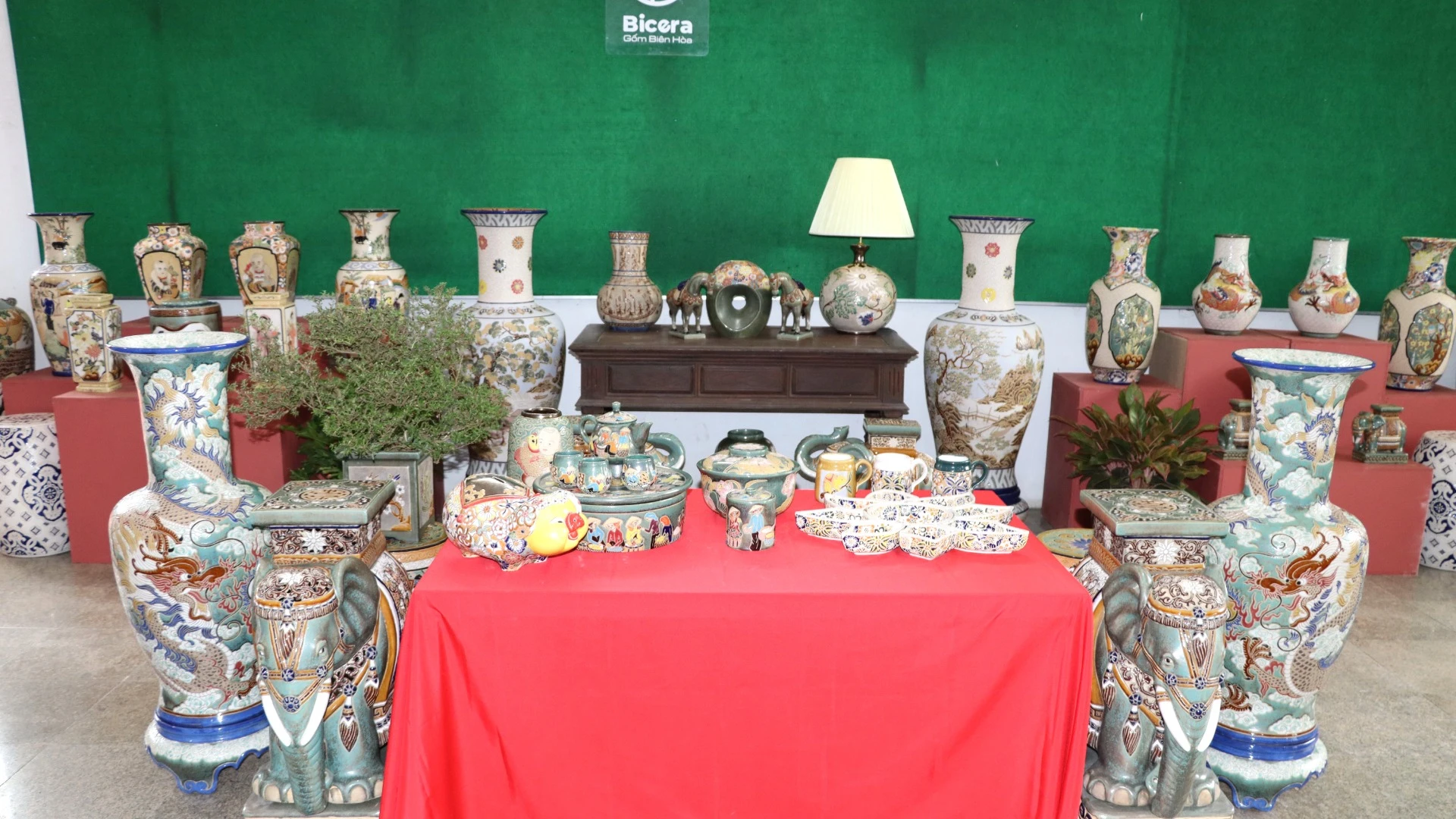[Ảnh] Triển lãm gốm Biên Hòa xưa và nay