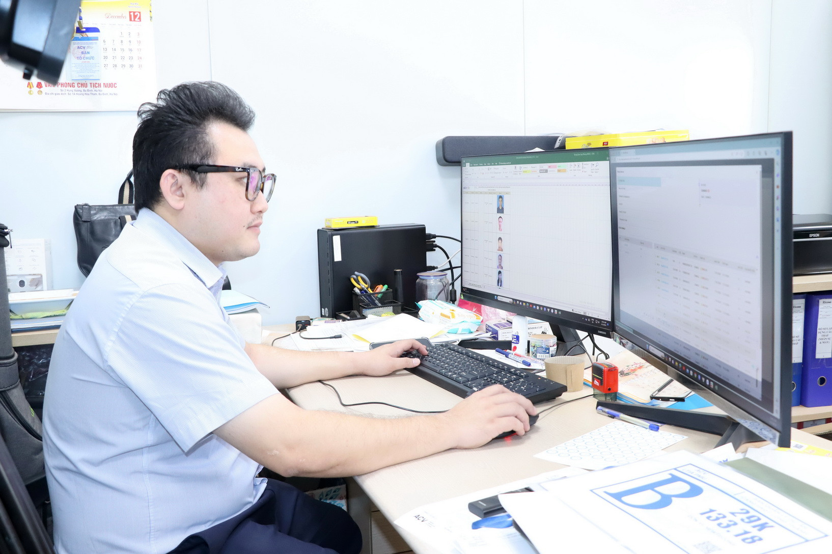 Tại các công trình này được lắp đặt hệ thống camera giám sát, ứng dụng công nghệ AI nhận diện khuôn mặt và quét mã QR tích hợp để kiểm soát người ra vào khu vực xây dựng sân bay.