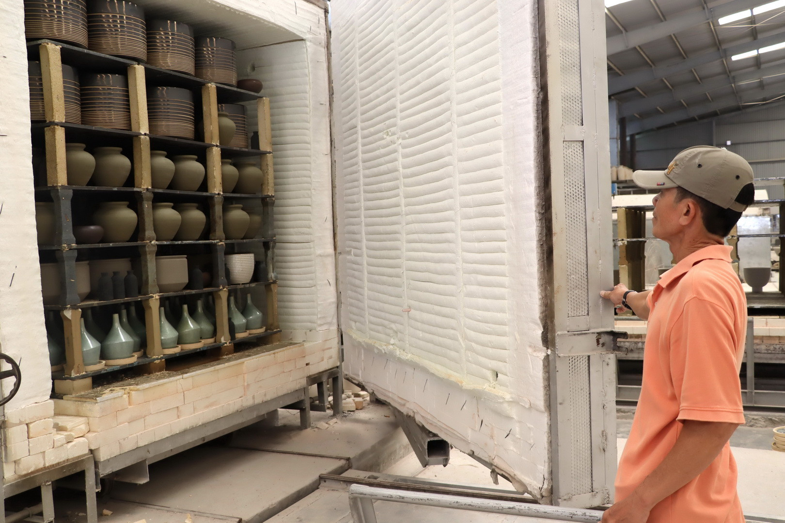 Sản phẩm gốm Biên Hòa hoàn chỉnh sau khi kết thúc nung. Sản phẩm gốm Biên Hòa hoàn chỉnh sau khi kết thúc nung.