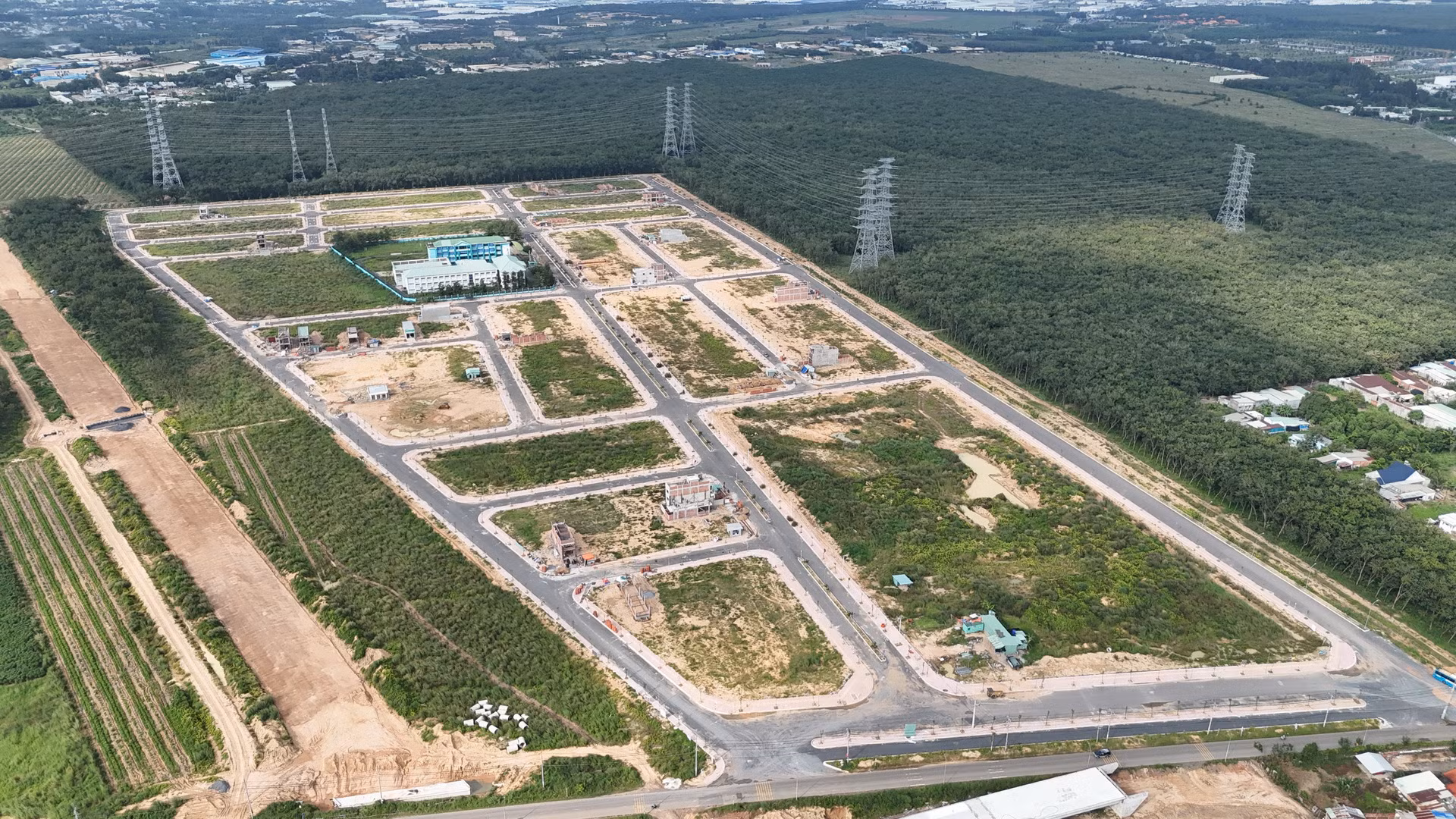 [Ảnh] Những ngôi nhà đầu tiên tại khu tái định cư cao tốc Biên Hòa-Vũng Tàu