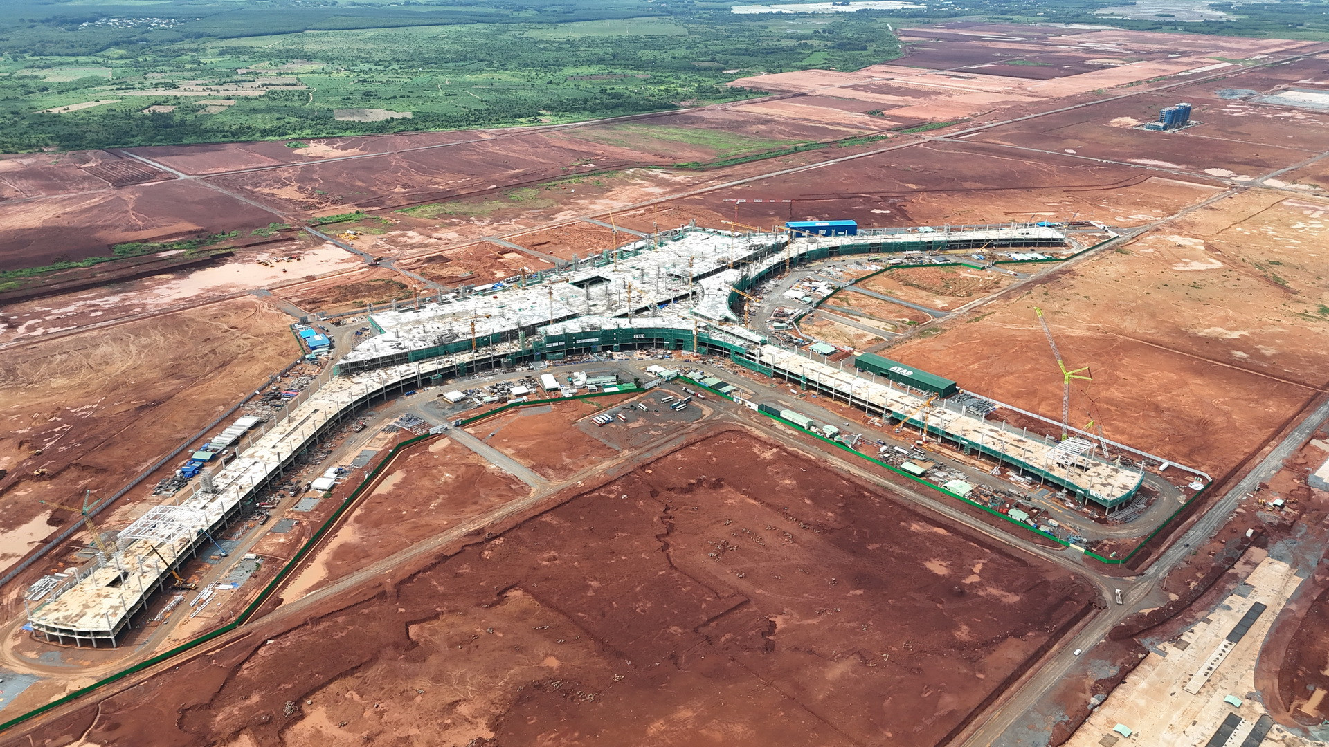 Theo ACV, sân bay Long Thành giai đoạn 1 dự kiến hoàn thành và xong vận hành thử trước 31/8/2026. Ngày 2/9/2026, Sân bay Long Thành sẽ đón chuyến bay thương mại đầu tiên.