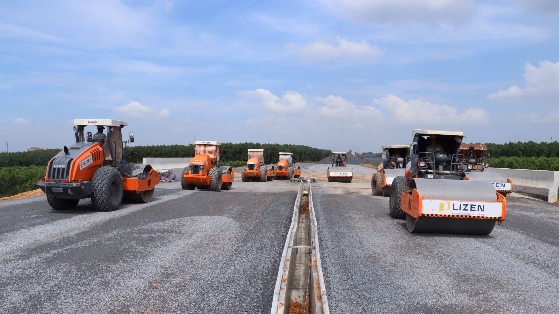 Về công tác thi công, đến thời điểm này, dự án thành phần 1 mới chỉ đạt 5,6%, còn dự án thành phần 2 đạt 18,9% khối lượng.