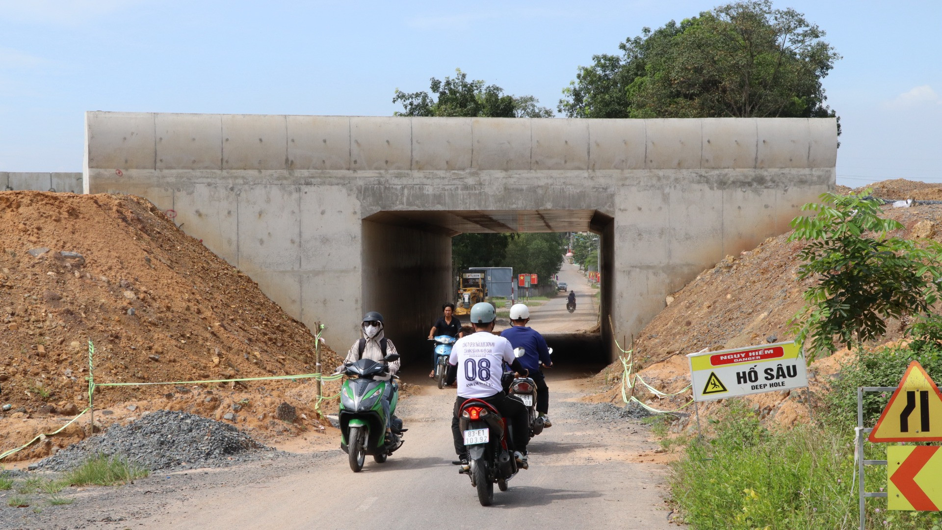 Nút hầm chui cao tốc Biên Hòa - Vũng Tàu, đoạn qua địa bàn xã An Phước, huyện Long Thành. Nút hầm chui cao tốc Biên Hòa - Vũng Tàu, đoạn qua địa bàn xã An Phước, huyện Long Thành.