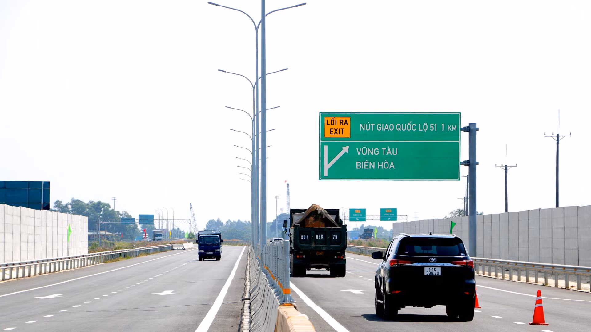 Thông xe nút giao với Quốc lộ 51, thuộc địa phận tỉnh Đồng Nai. Thông xe nút giao với Quốc lộ 51, thuộc địa phận tỉnh Đồng Nai.