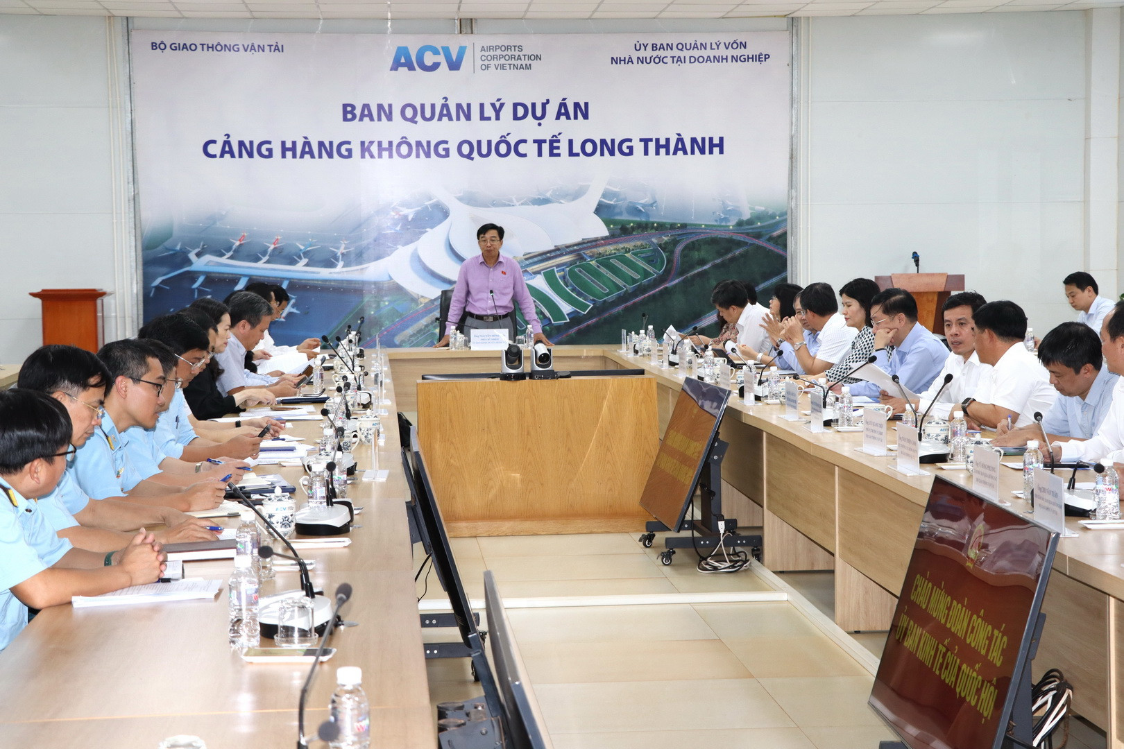 Quang cảnh buổi làm việc của Đoàn công tác Ủy ban Kinh tế của Quốc hội với ACV và Ủy ban nhân dân tỉnh Đồng Nai tại Ban Quản lý dự án sân bay Long Thành.
